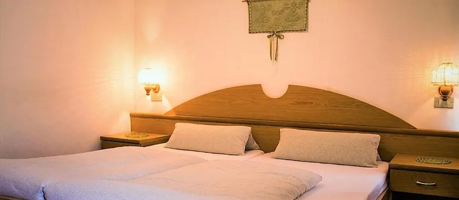 Bed in Glacier Rock guesthouse ex Pension Dangl