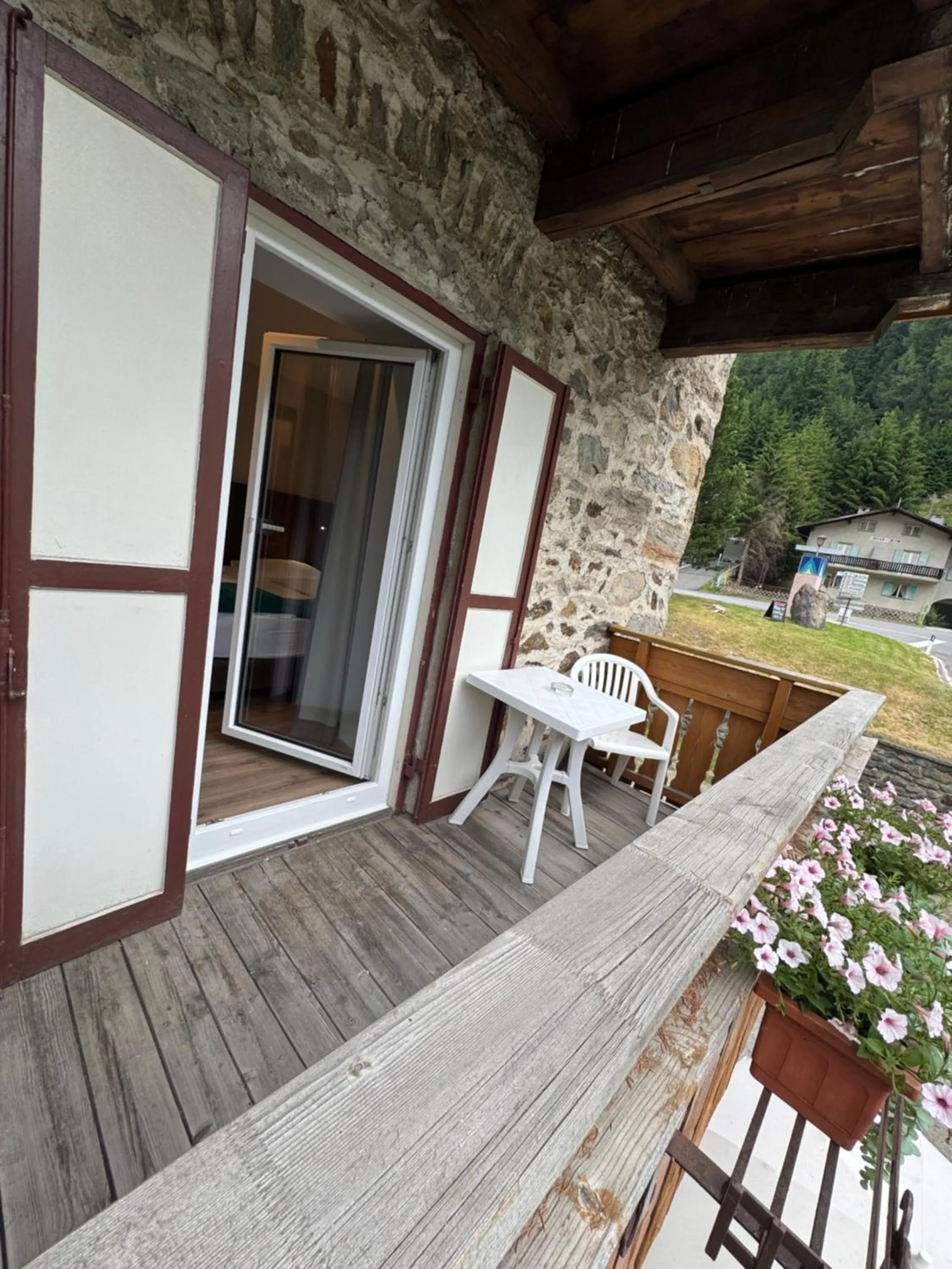 Property building in Glacier Rock guesthouse ex Pension Dangl