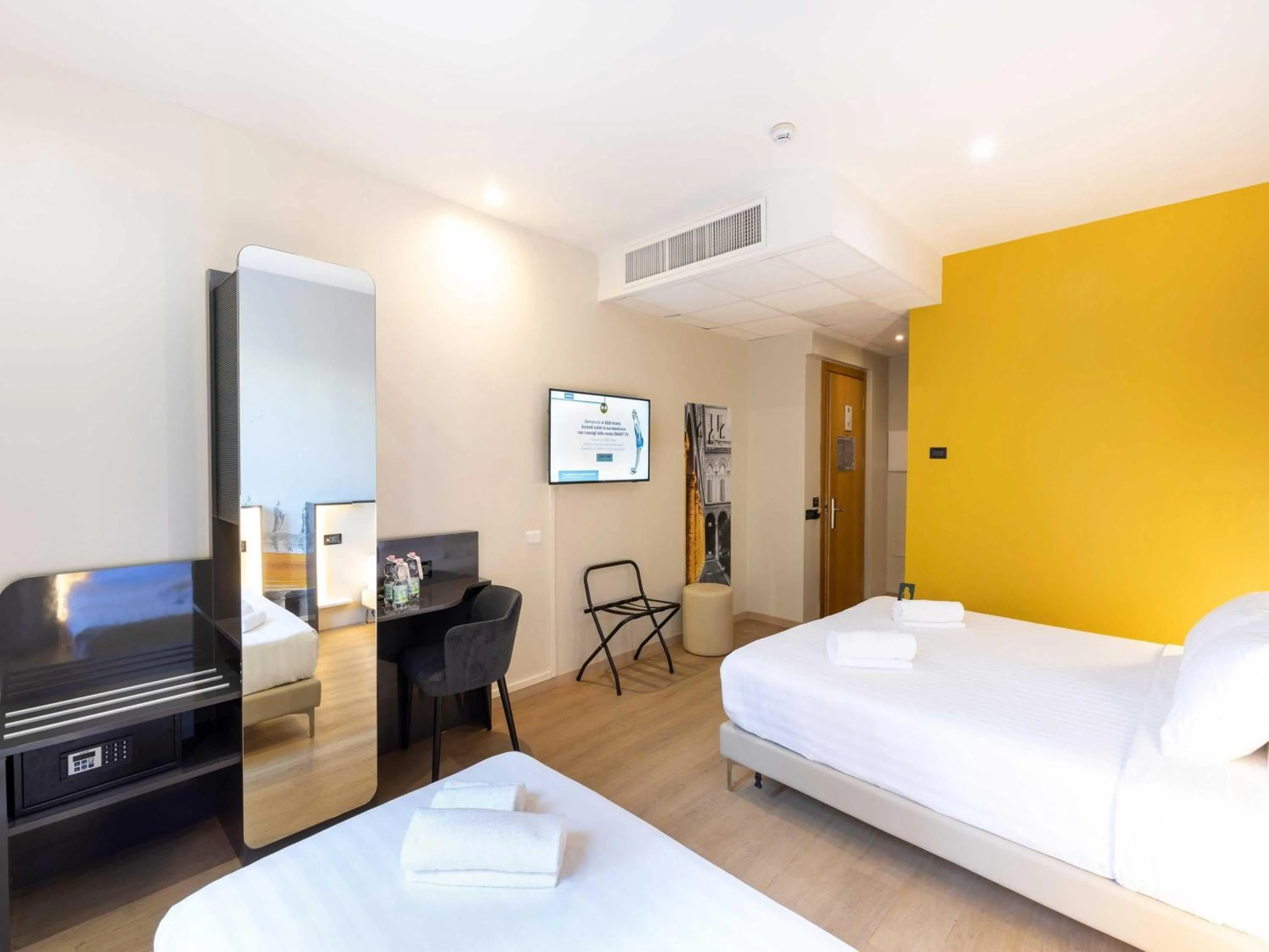 Photo of the whole room, Bed in B&B Hotel Roma Tuscolana San Giovanni