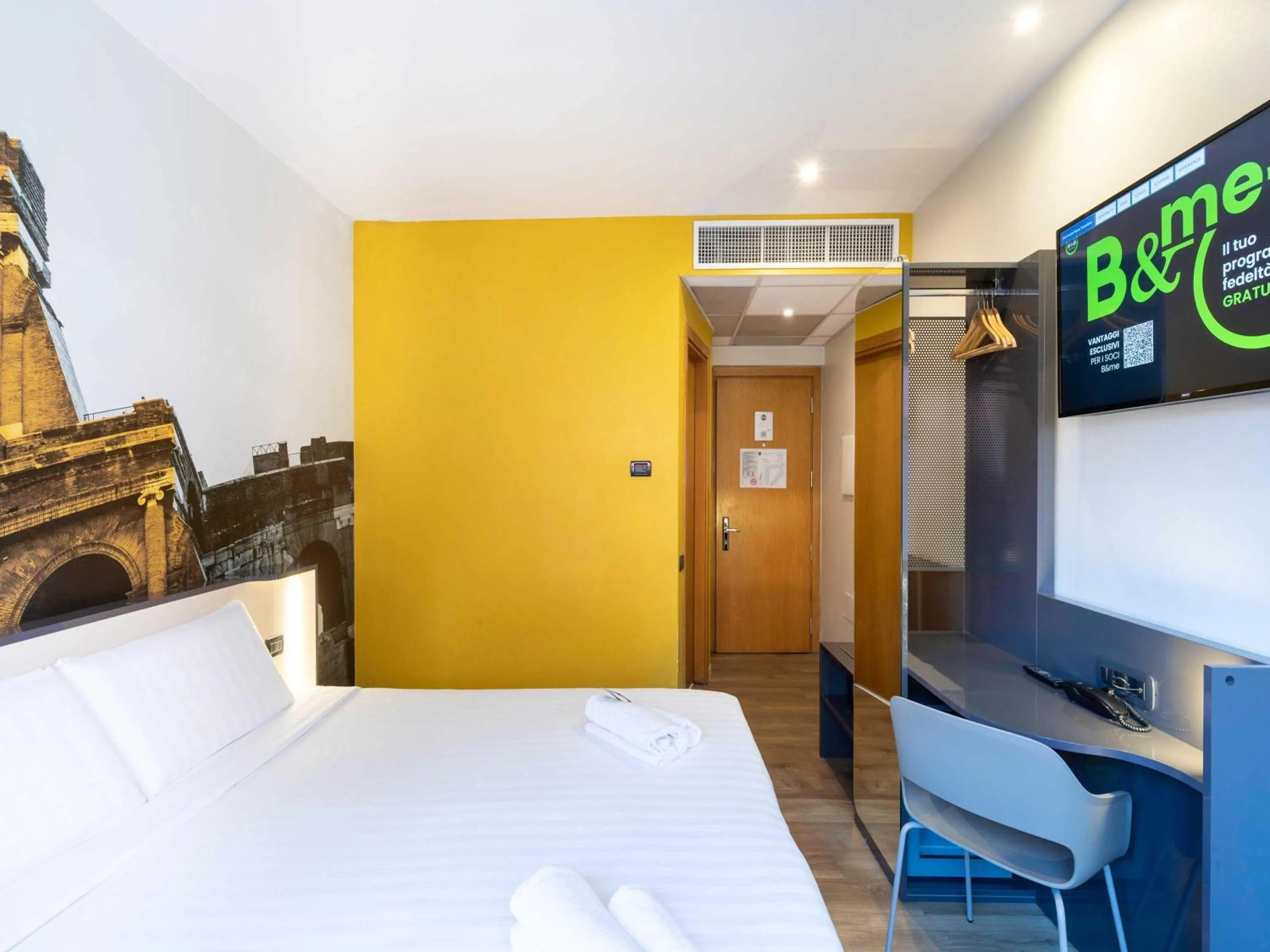 Photo of the whole room, Bed in B&B Hotel Roma Tuscolana San Giovanni