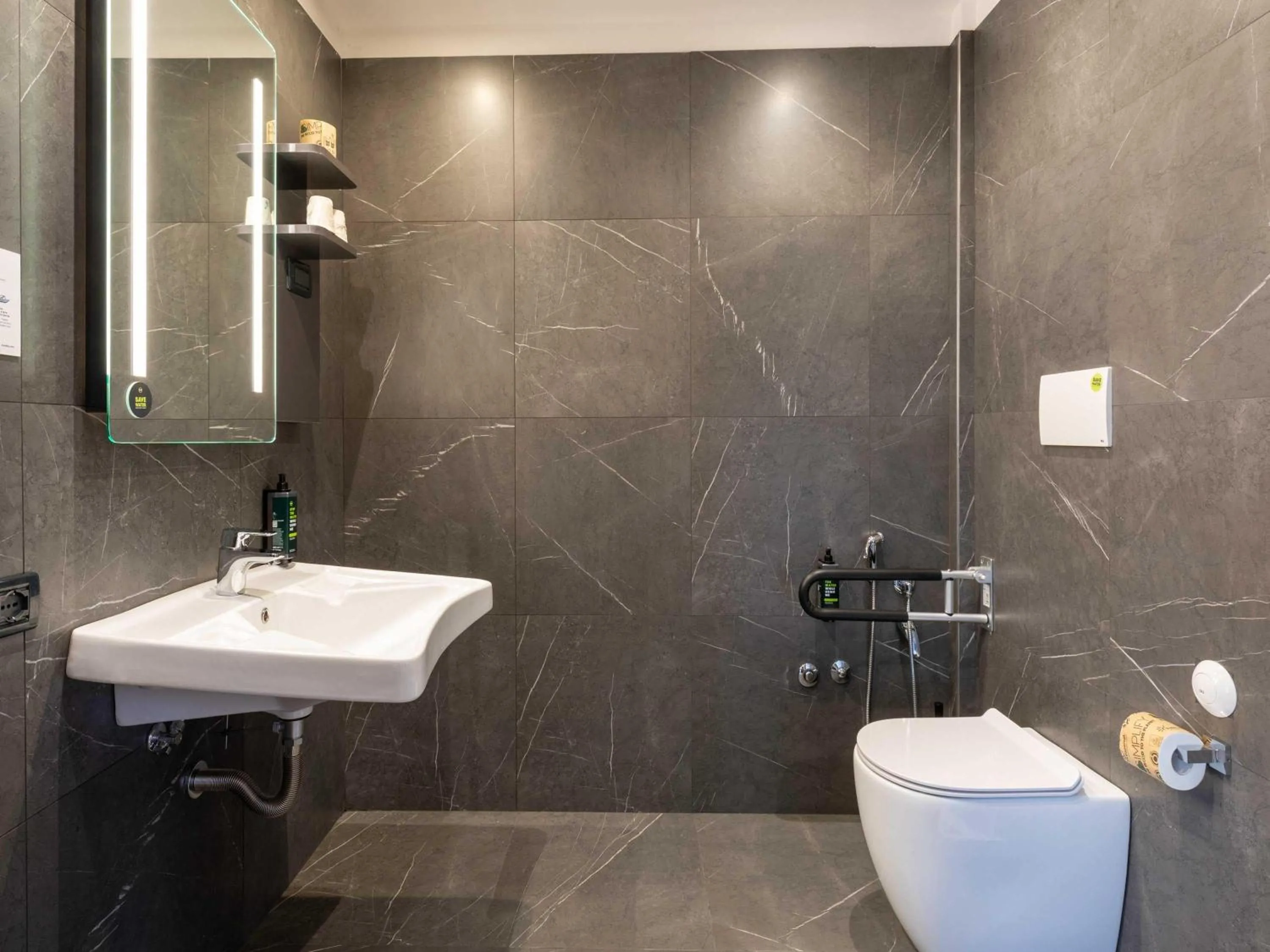 Bathroom in B&B Hotel Roma Tuscolana San Giovanni