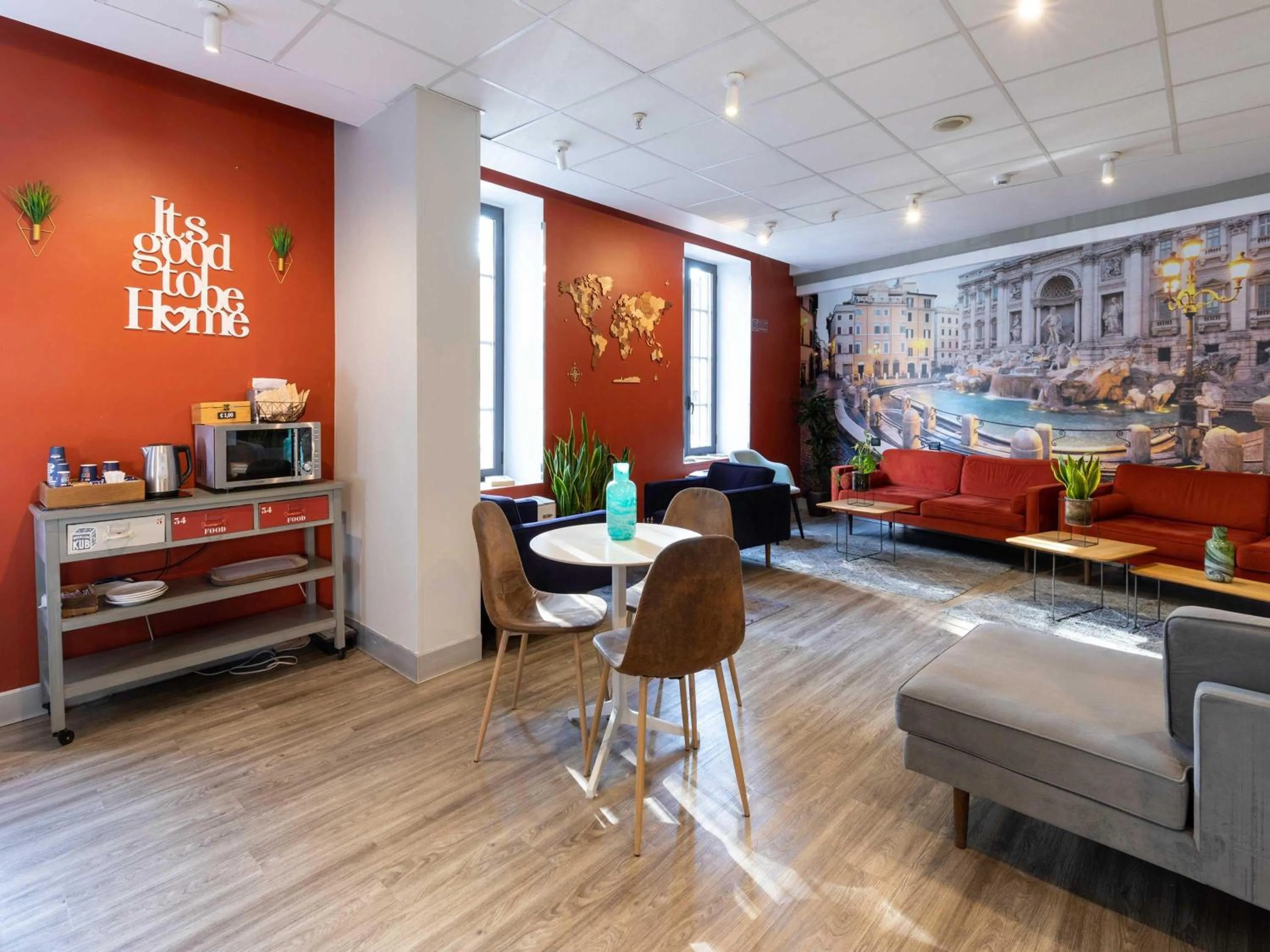 Lobby or reception in B&B Hotel Roma Tuscolana San Giovanni