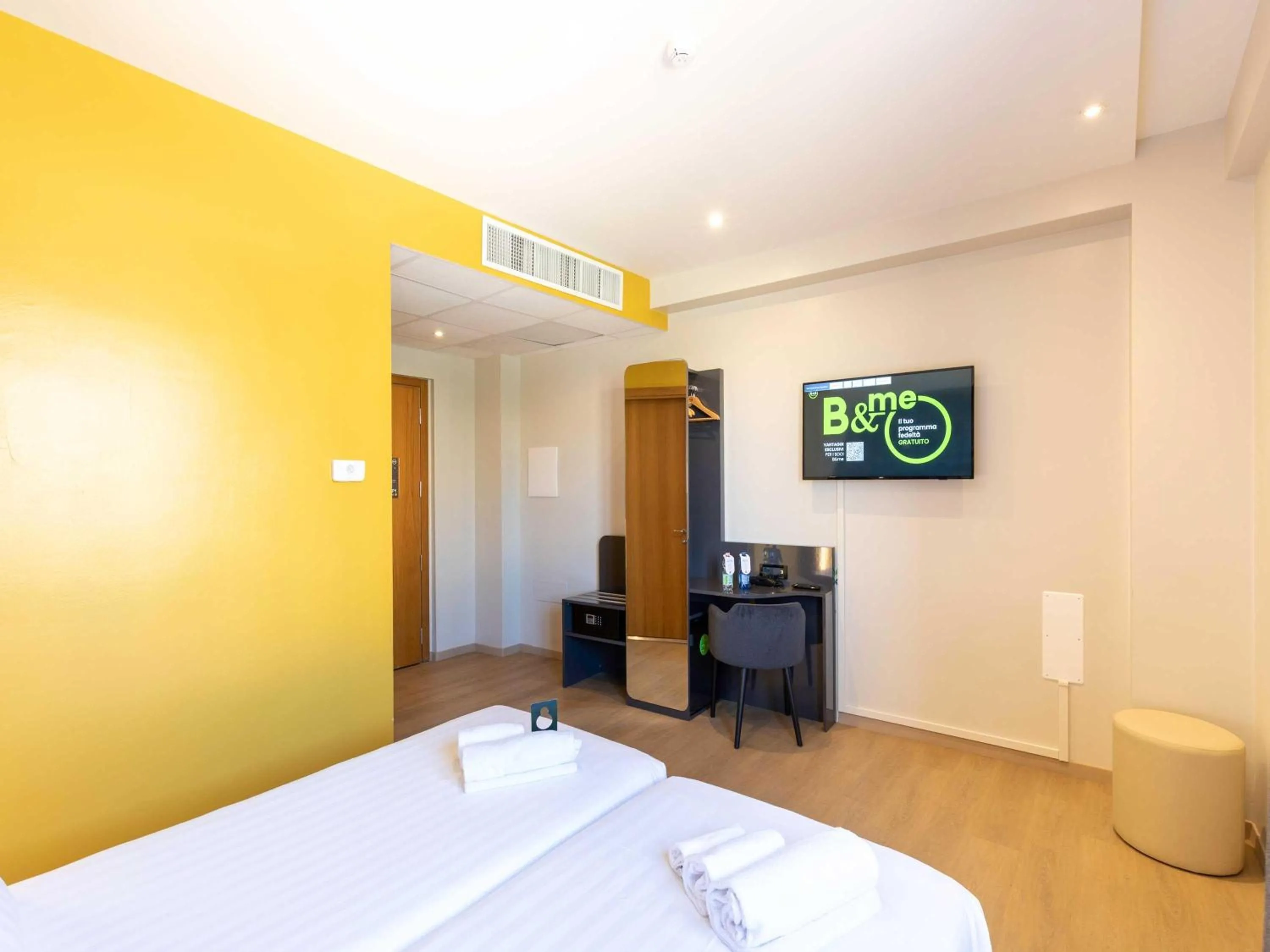 Photo of the whole room, Bed in B&B Hotel Roma Tuscolana San Giovanni