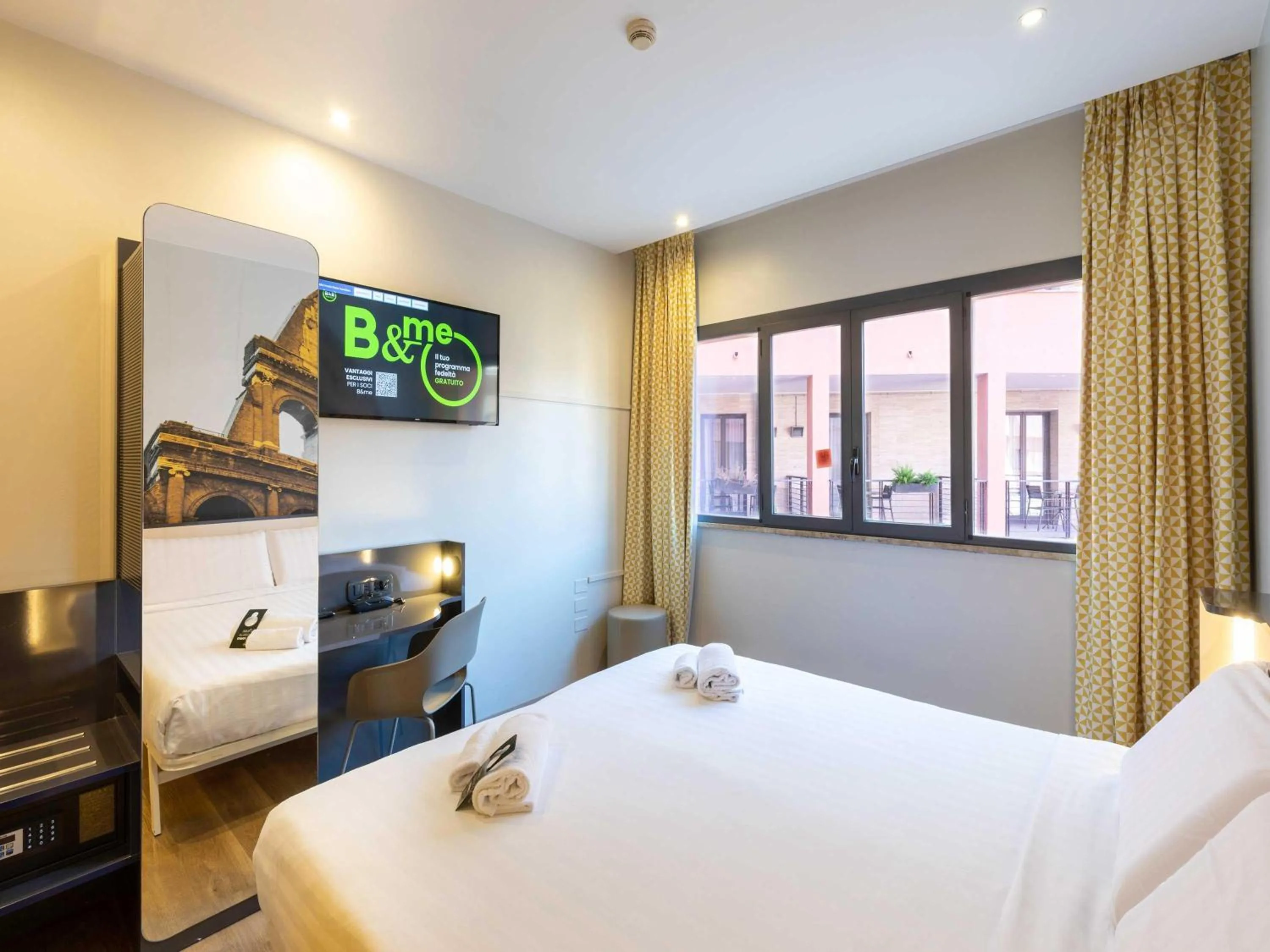 Photo of the whole room, Bed in B&B Hotel Roma Tuscolana San Giovanni