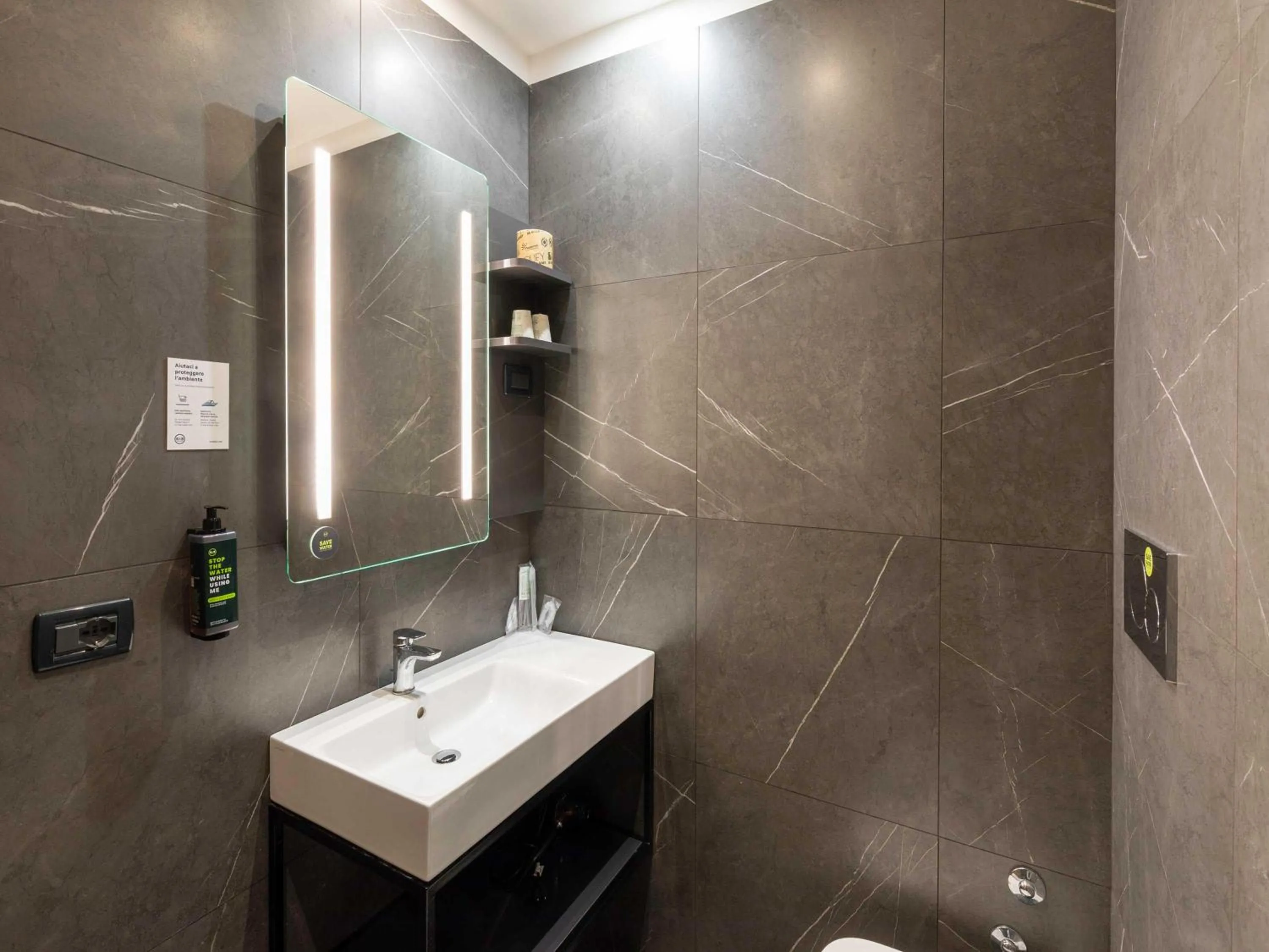 Bathroom in B&B Hotel Roma Tuscolana San Giovanni