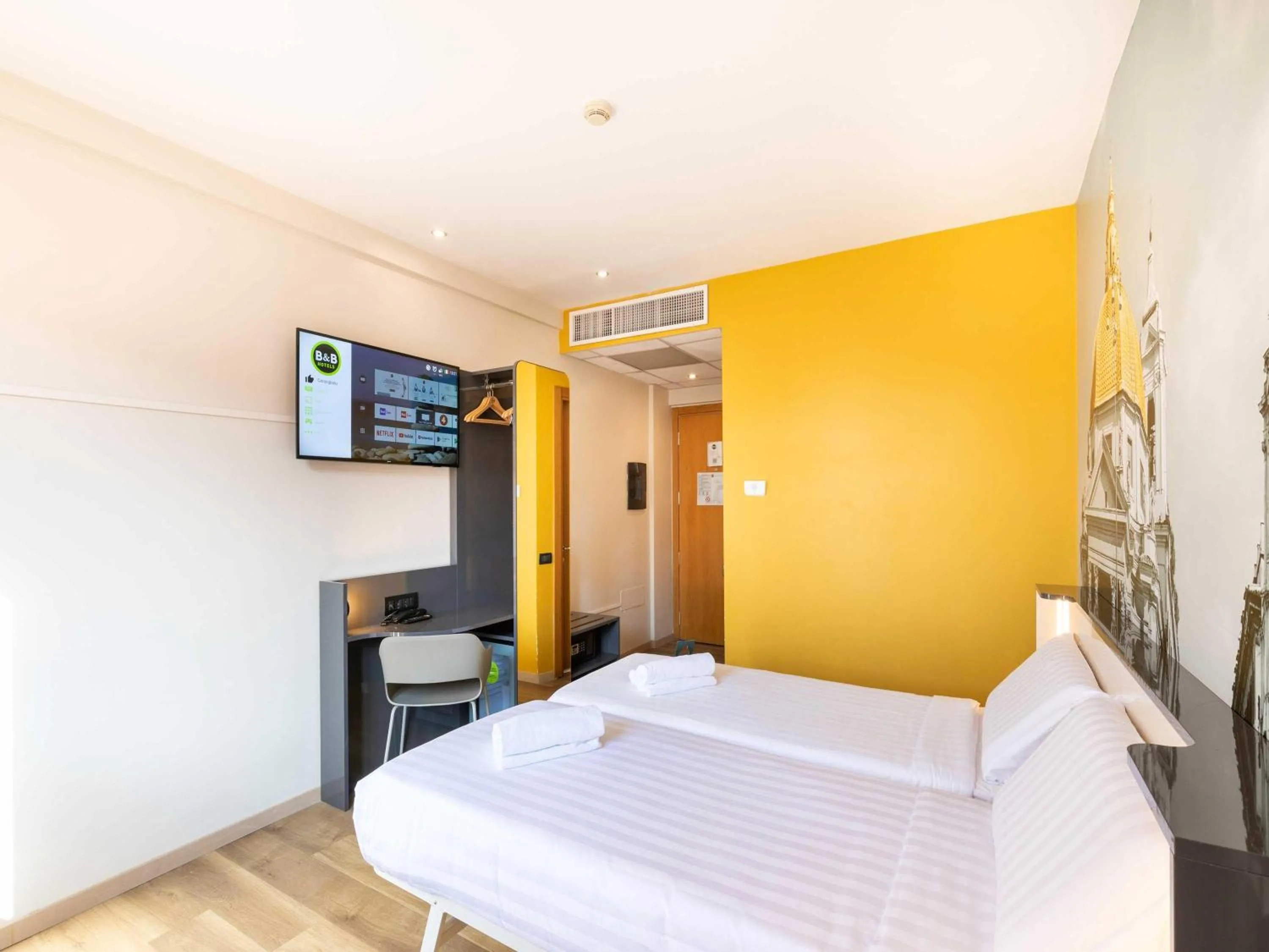 Photo of the whole room, Bed in B&B Hotel Roma Tuscolana San Giovanni