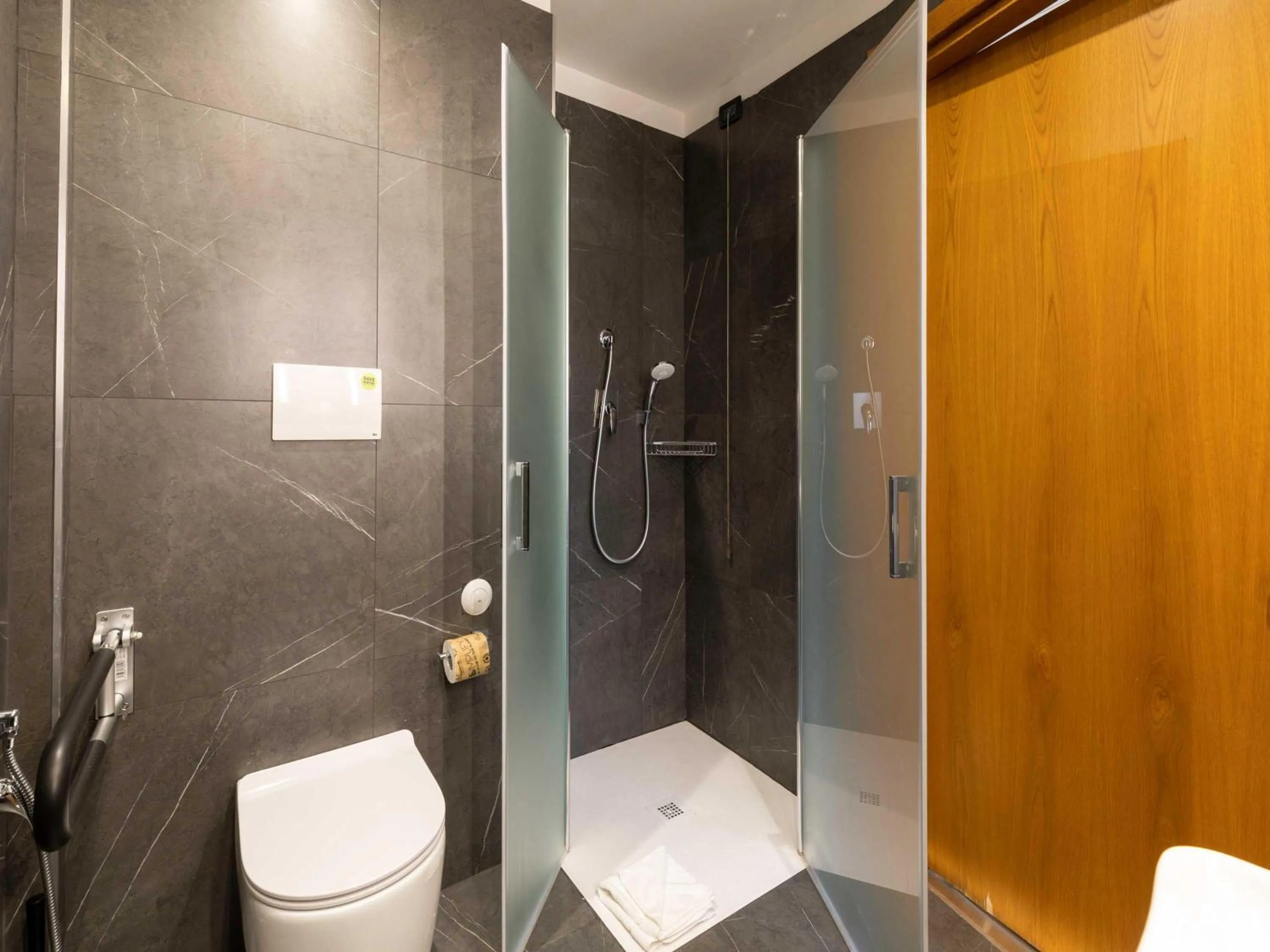 Bathroom in B&B Hotel Roma Tuscolana San Giovanni