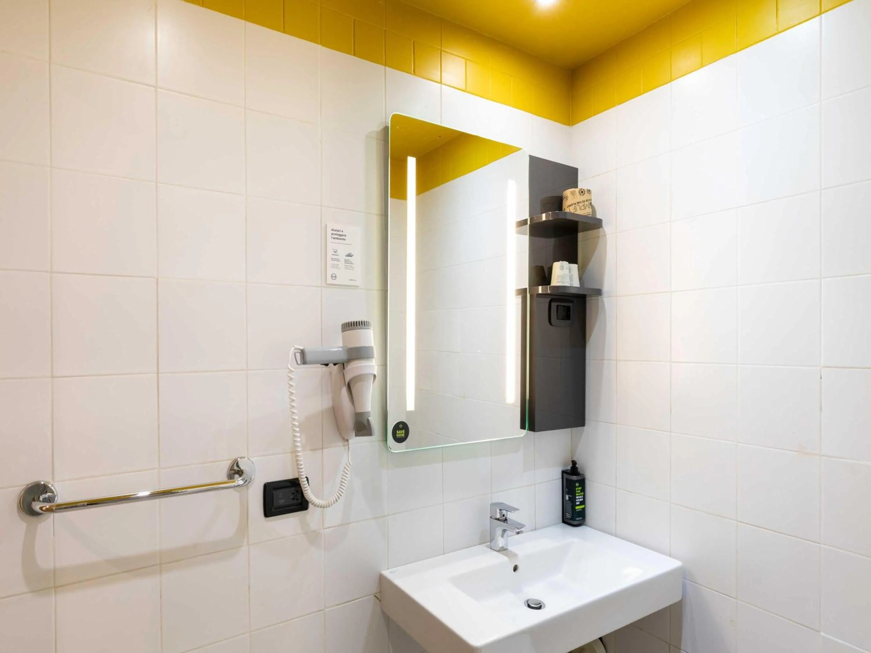 Bathroom in B&B Hotel Roma Tuscolana San Giovanni