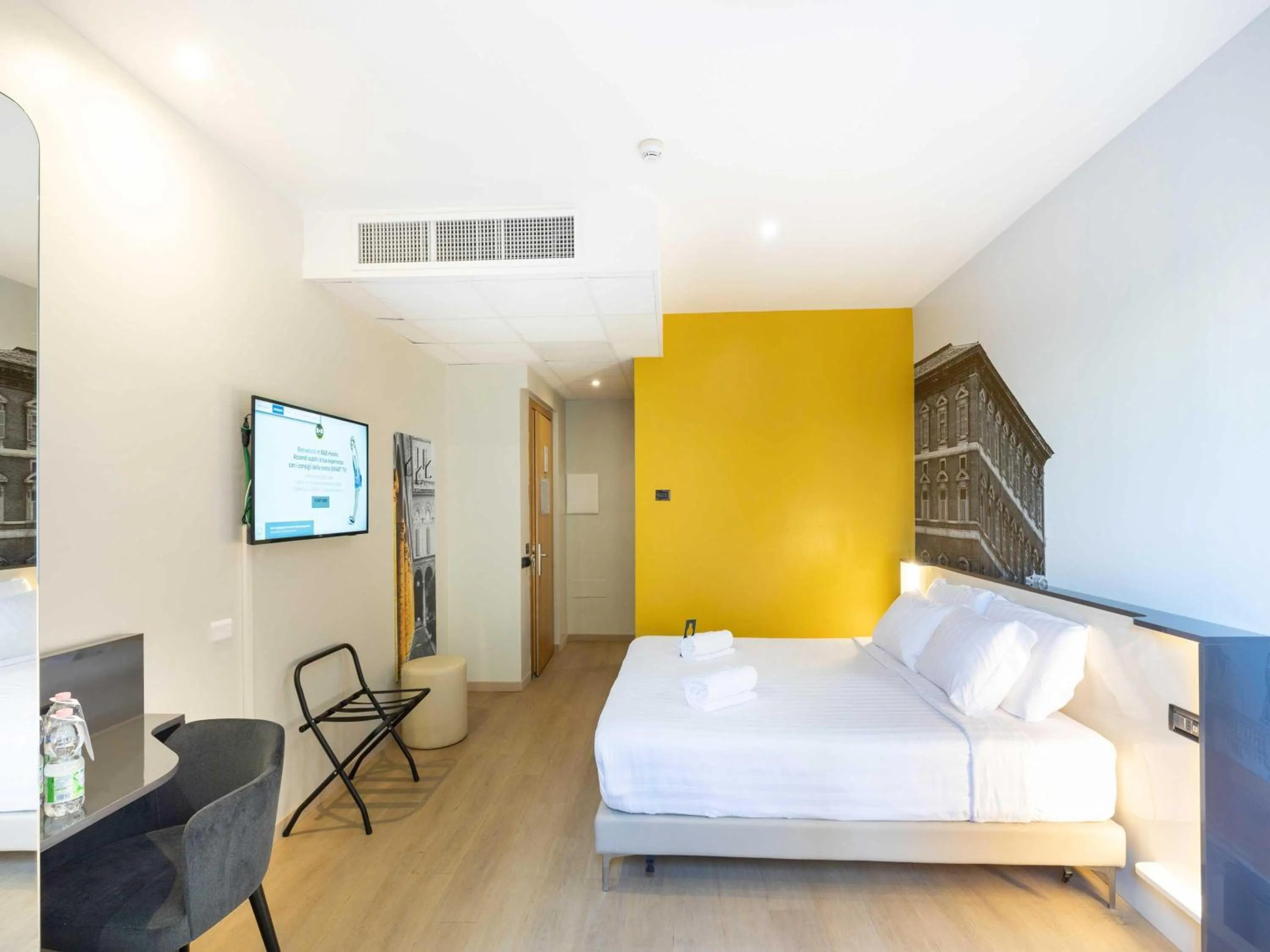 Photo of the whole room, Bed in B&B Hotel Roma Tuscolana San Giovanni