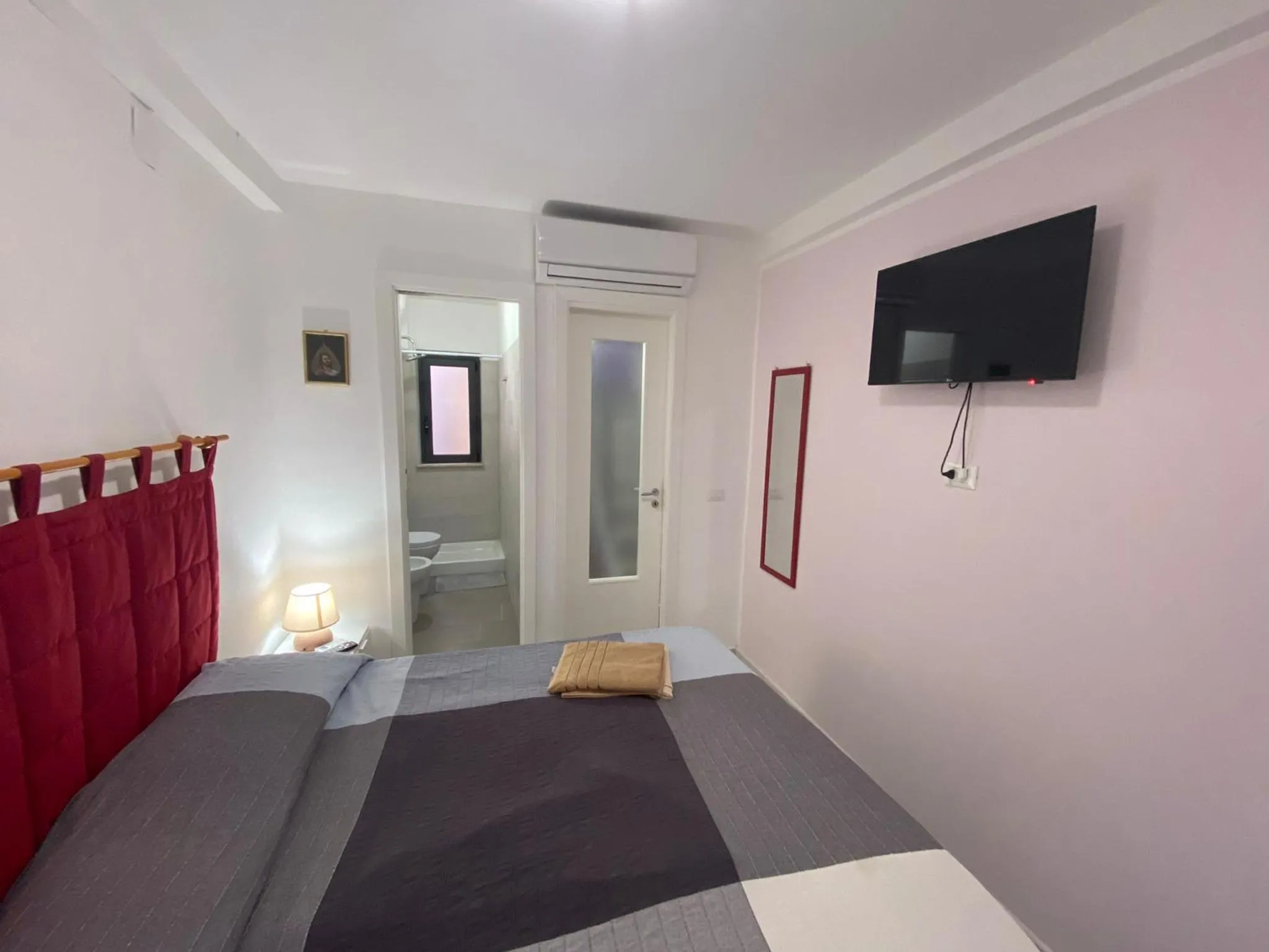 Photo of the whole room, Bed in B&B Casetta Verde FELICE