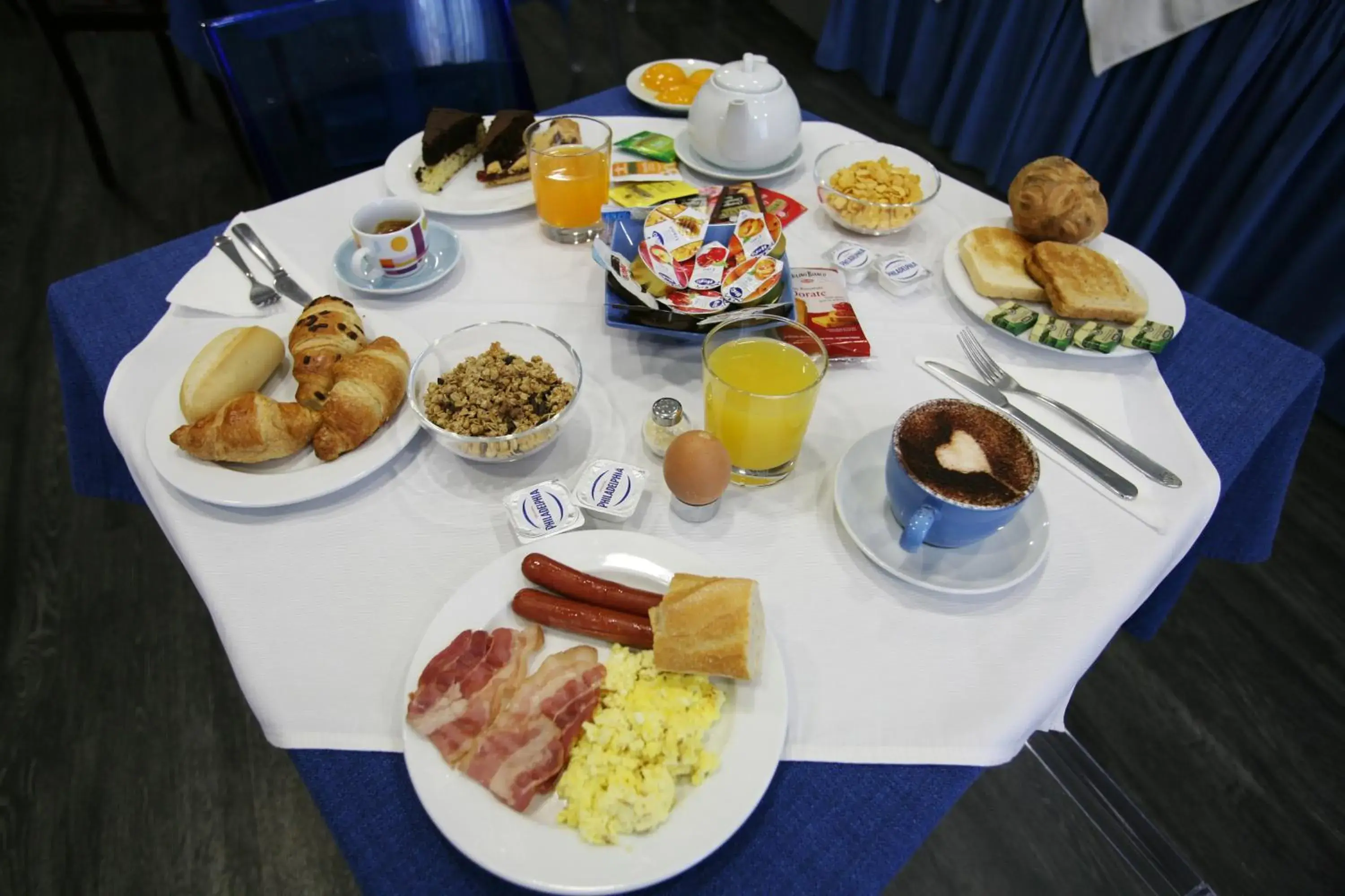 Food and drinks in Hotel Magenta Food and drinks in Hotel Magenta