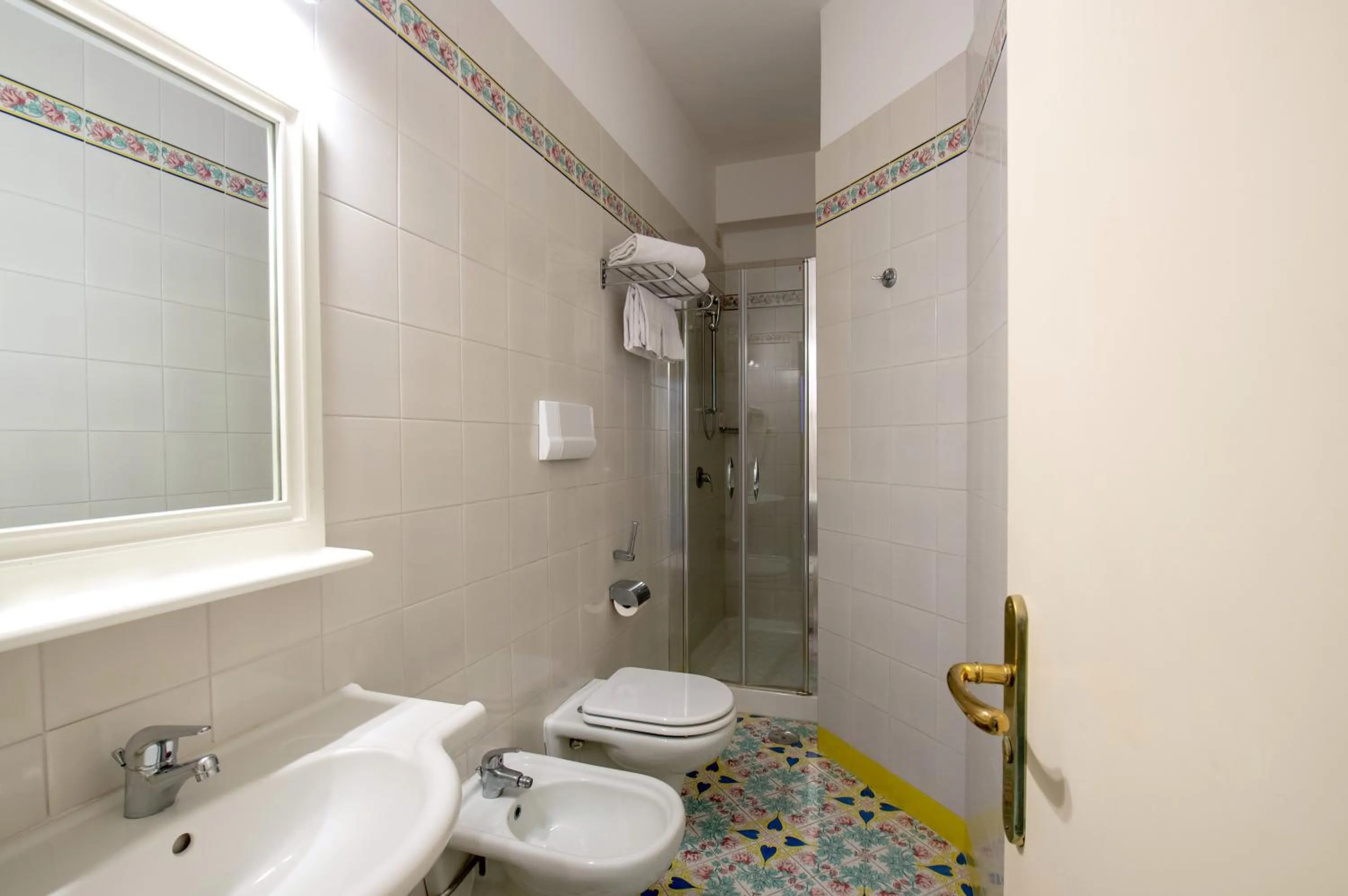 Shower in Grand Hotel Flora