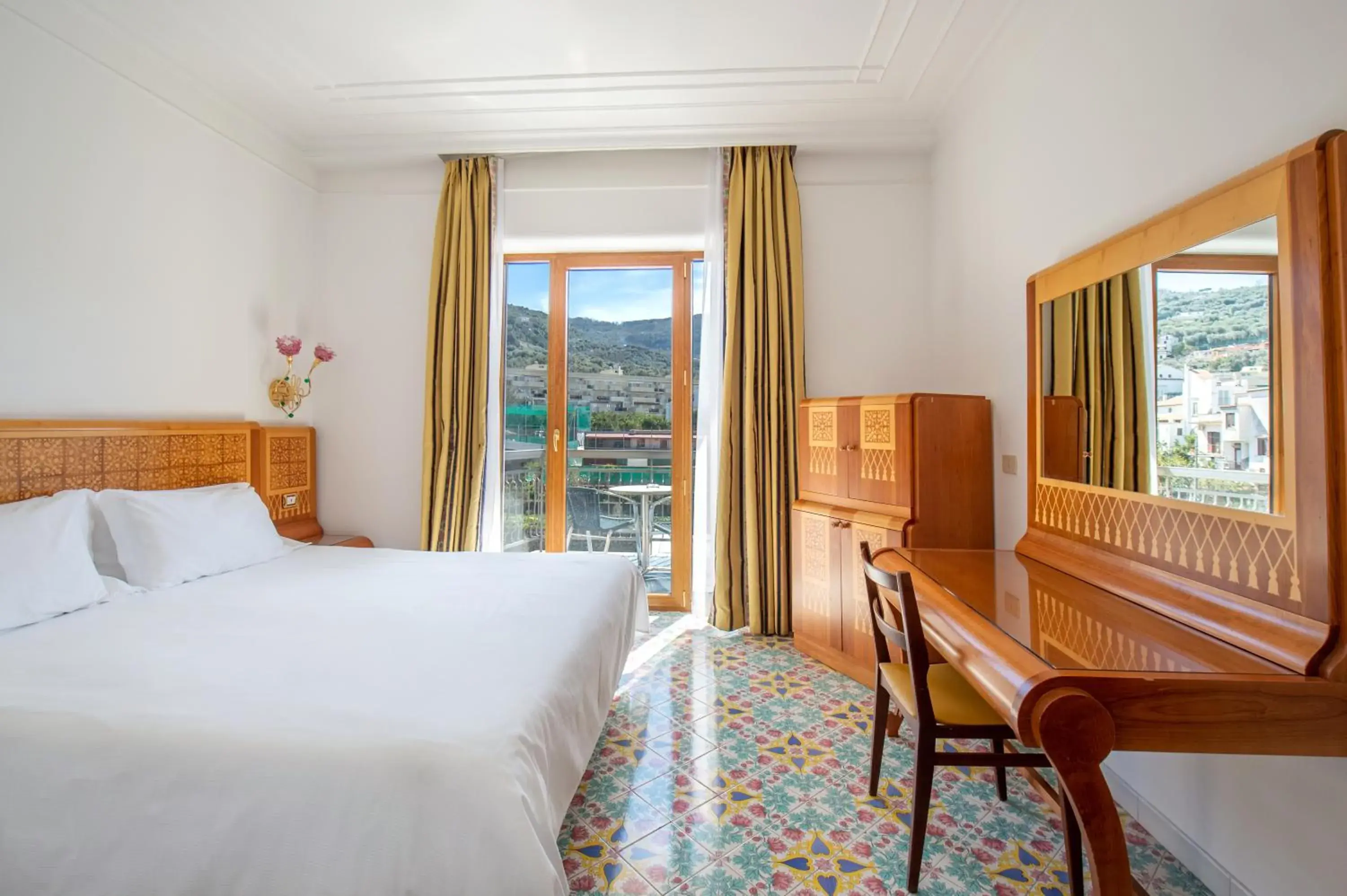 Photo of the whole room, Bed in Grand Hotel Flora Photo of the whole room, Bed in Grand Hotel Flora