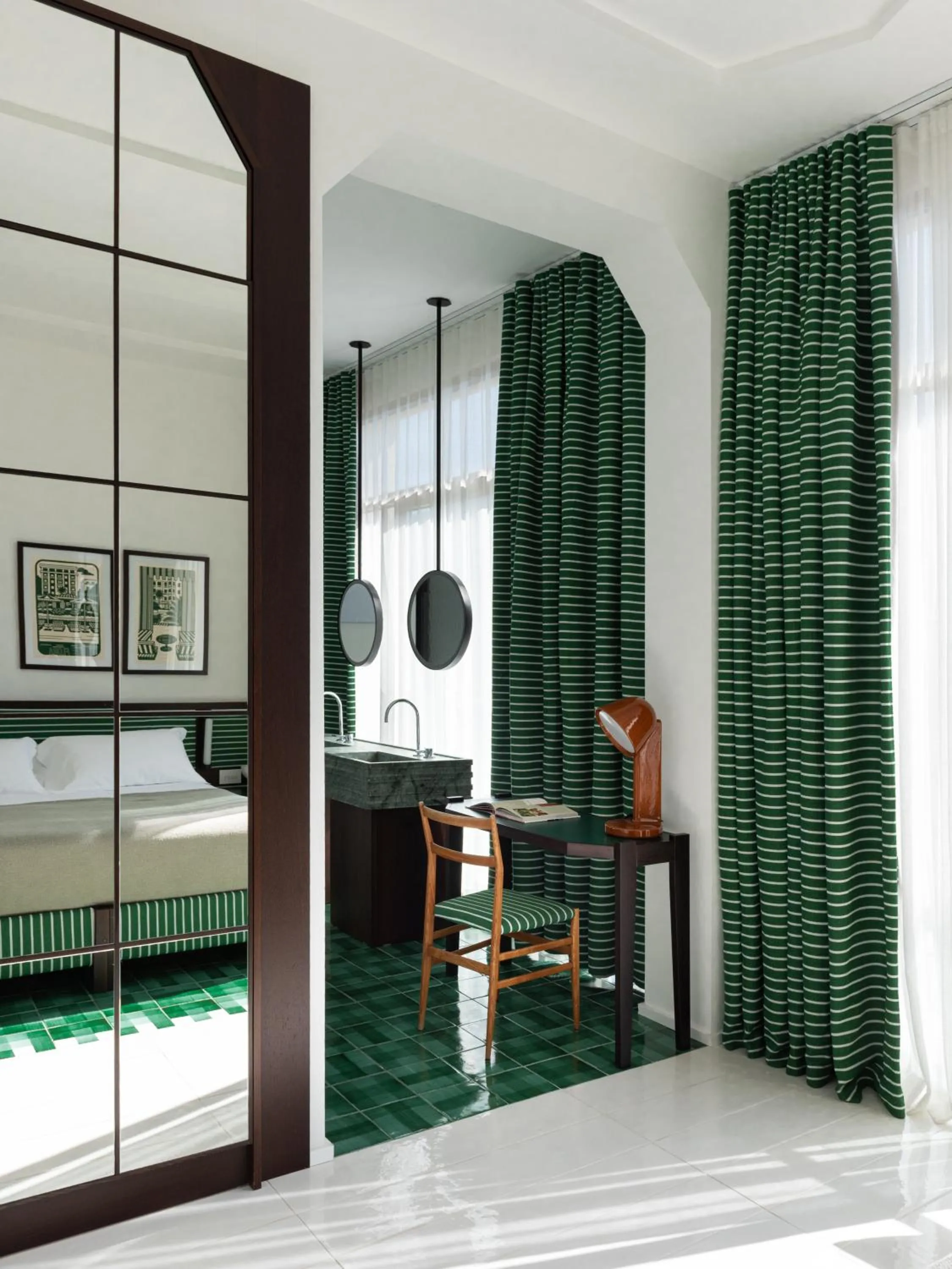 Bedroom, Bed in Grand Hotel Flora