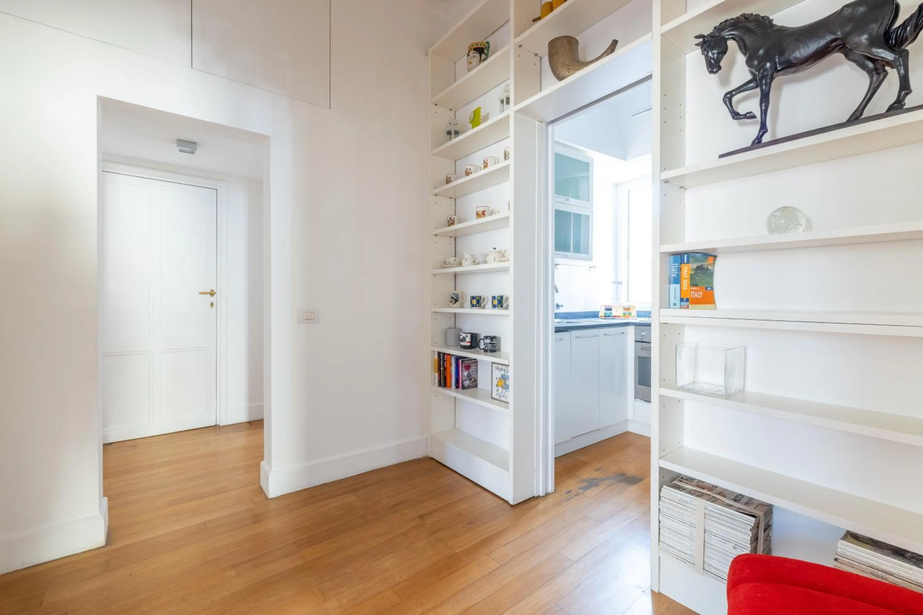 Library in The right place 4U Mario de Fiori Apartment