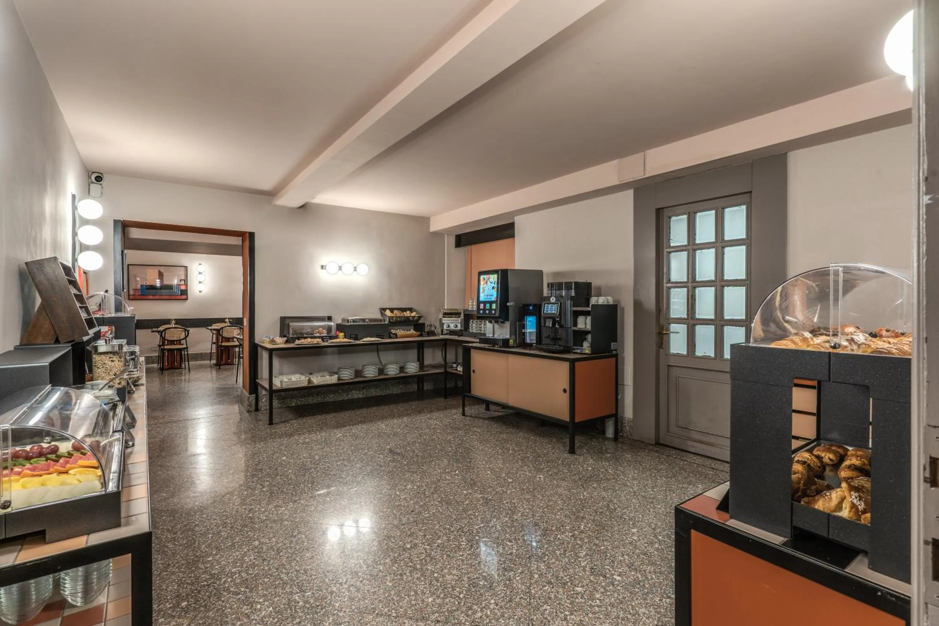 Food and drinks in Madison Hotel