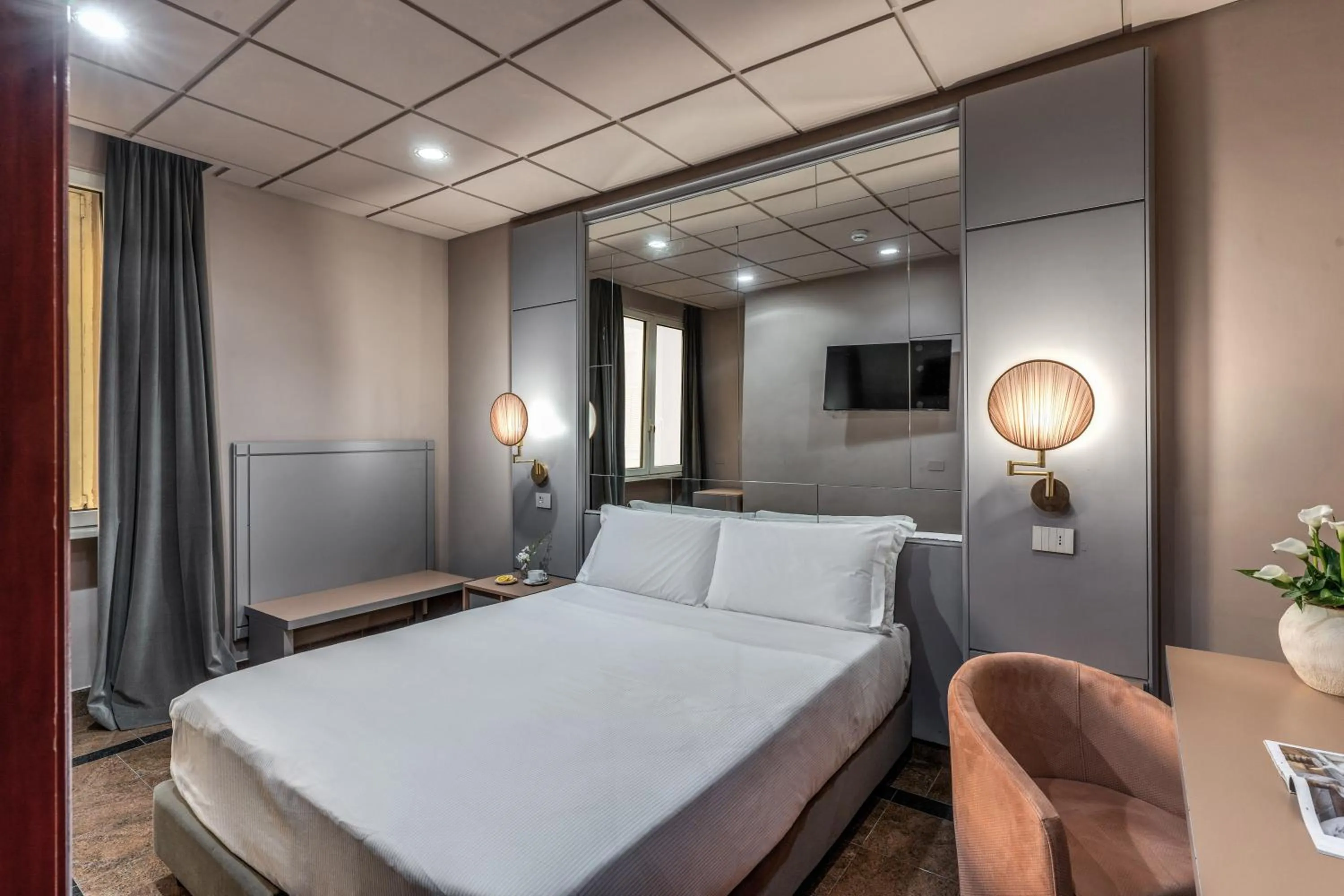 Bed in Madison Hotel