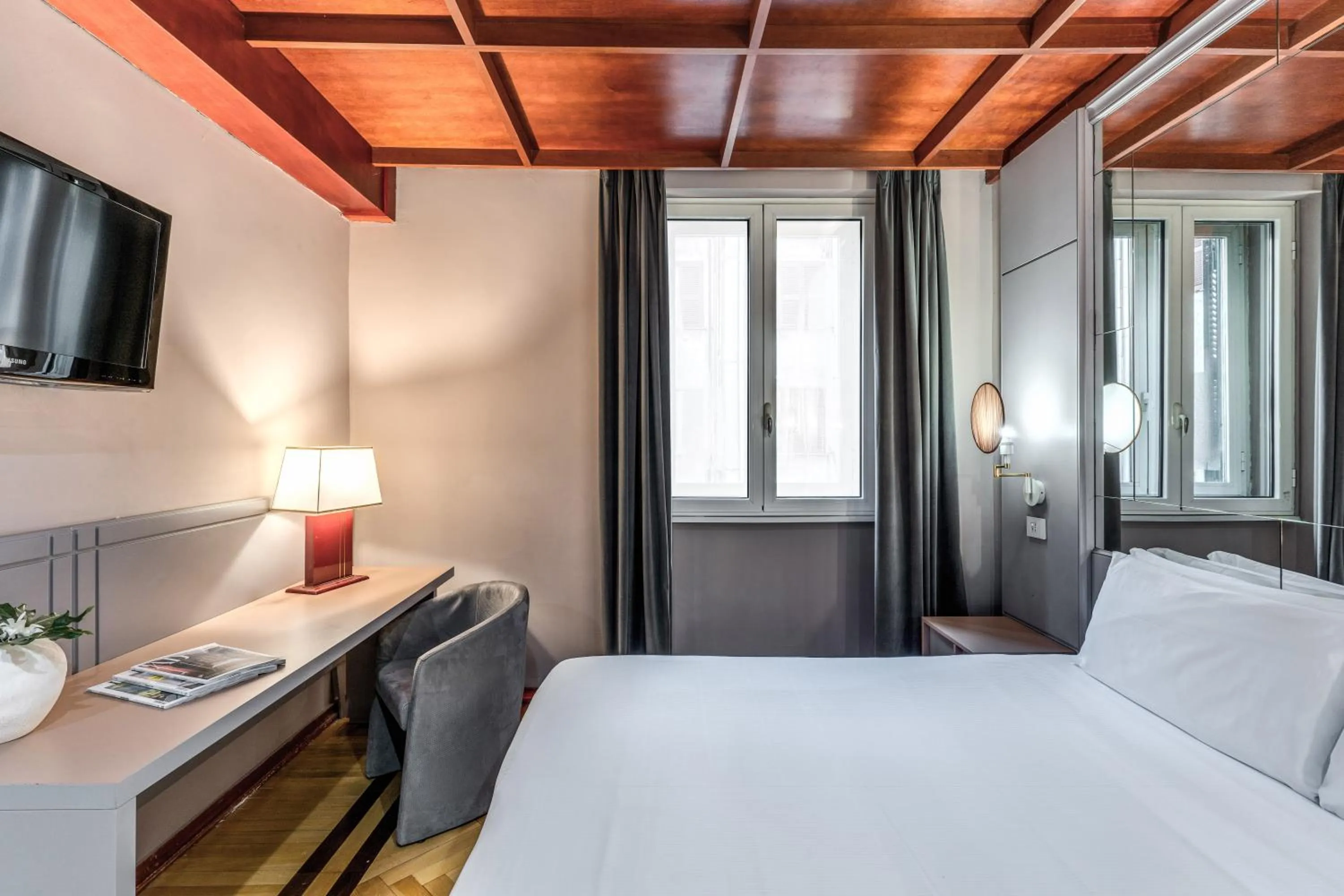 Bed in Madison Hotel