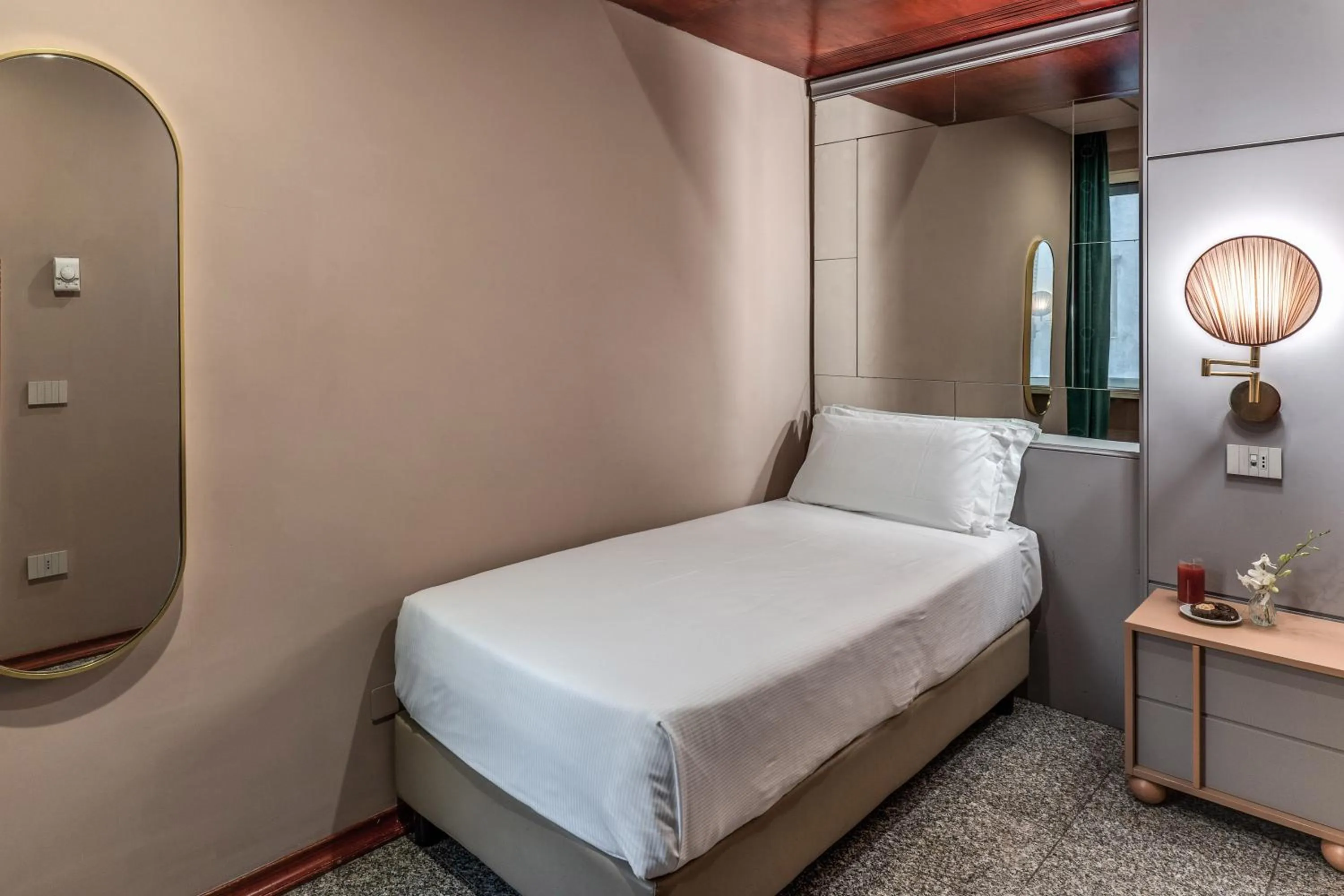 Bed in Madison Hotel