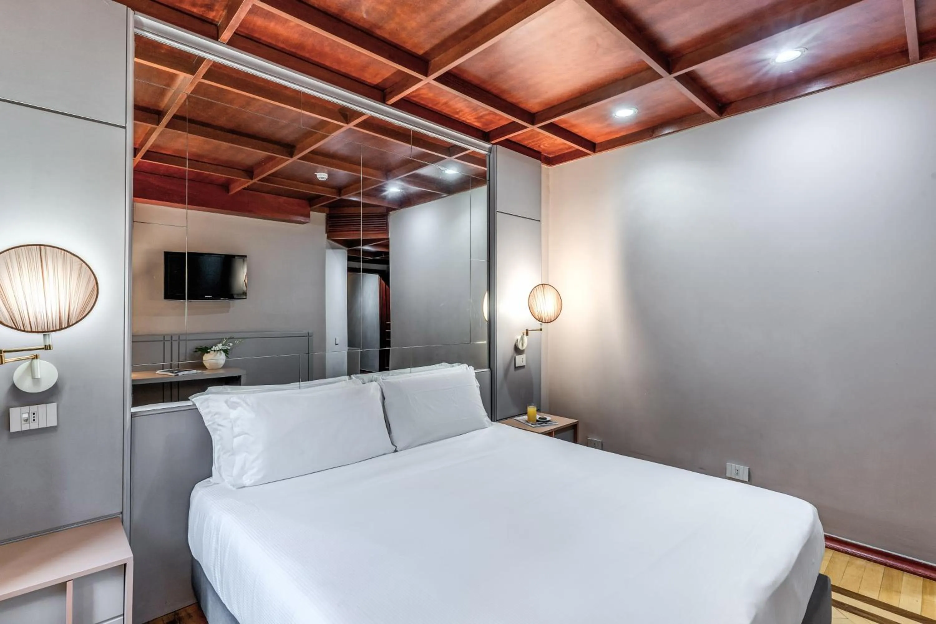 Bed in Madison Hotel