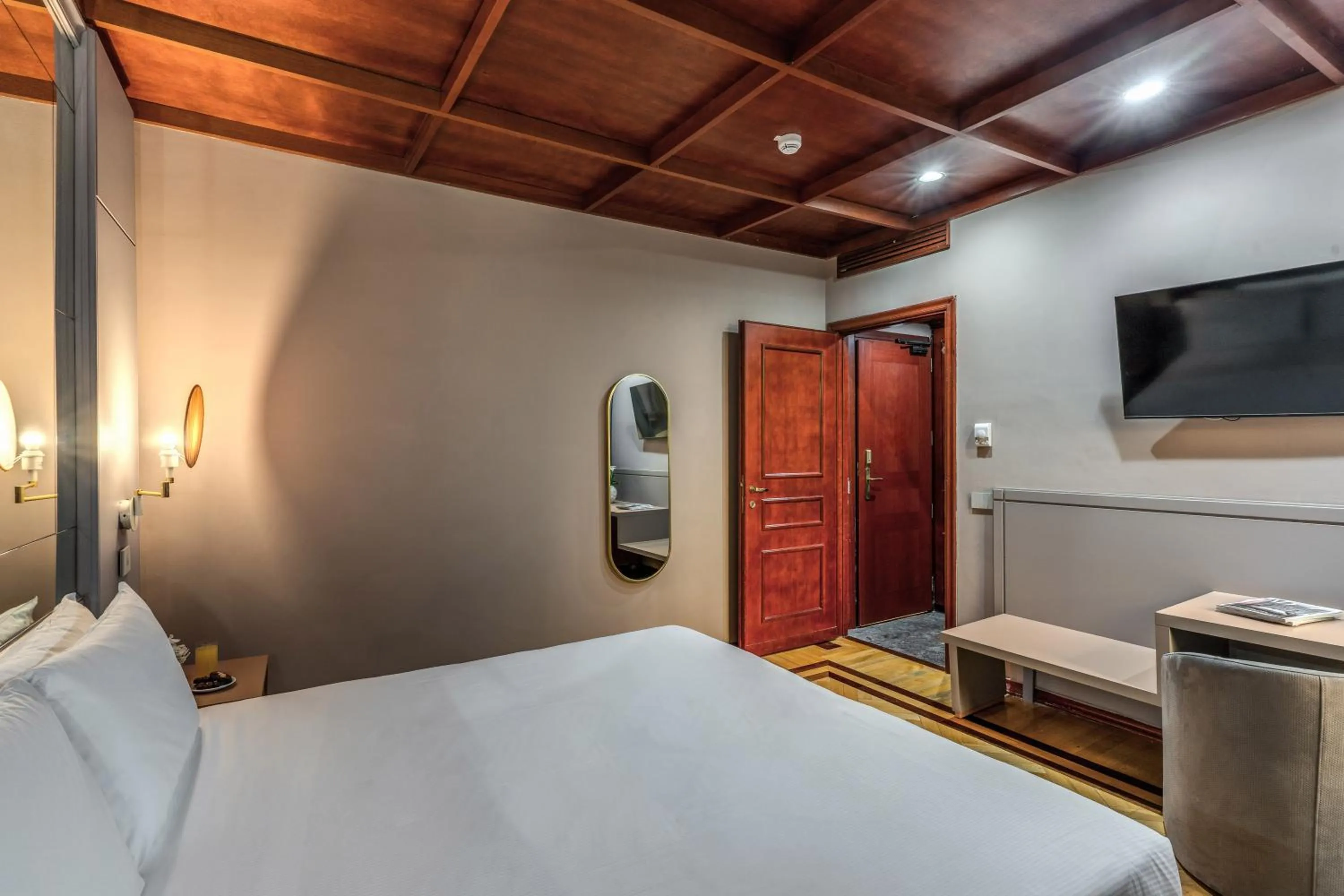 Bed in Madison Hotel