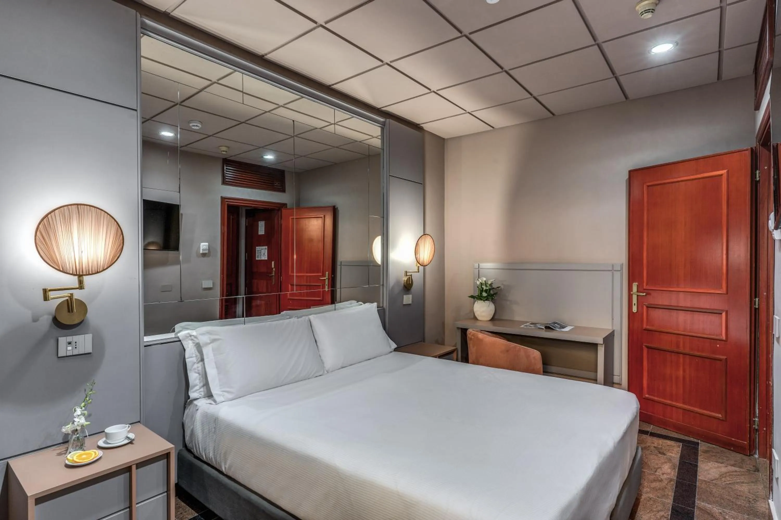 Bed in Madison Hotel