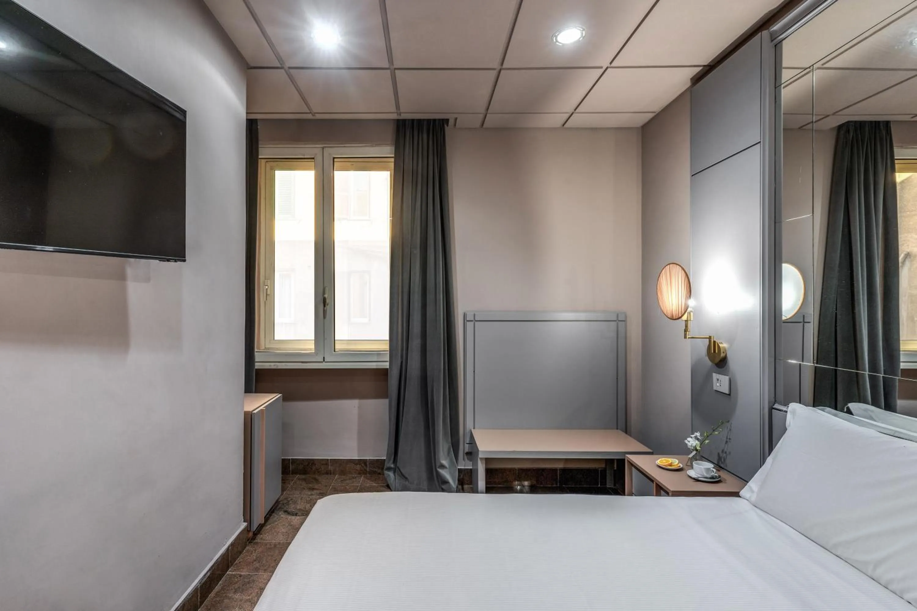 Bed in Madison Hotel