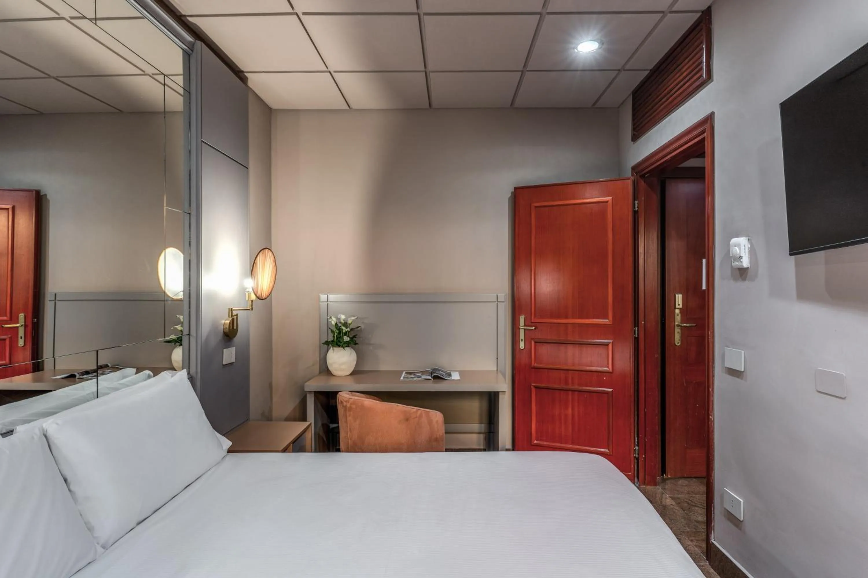 Bed in Madison Hotel