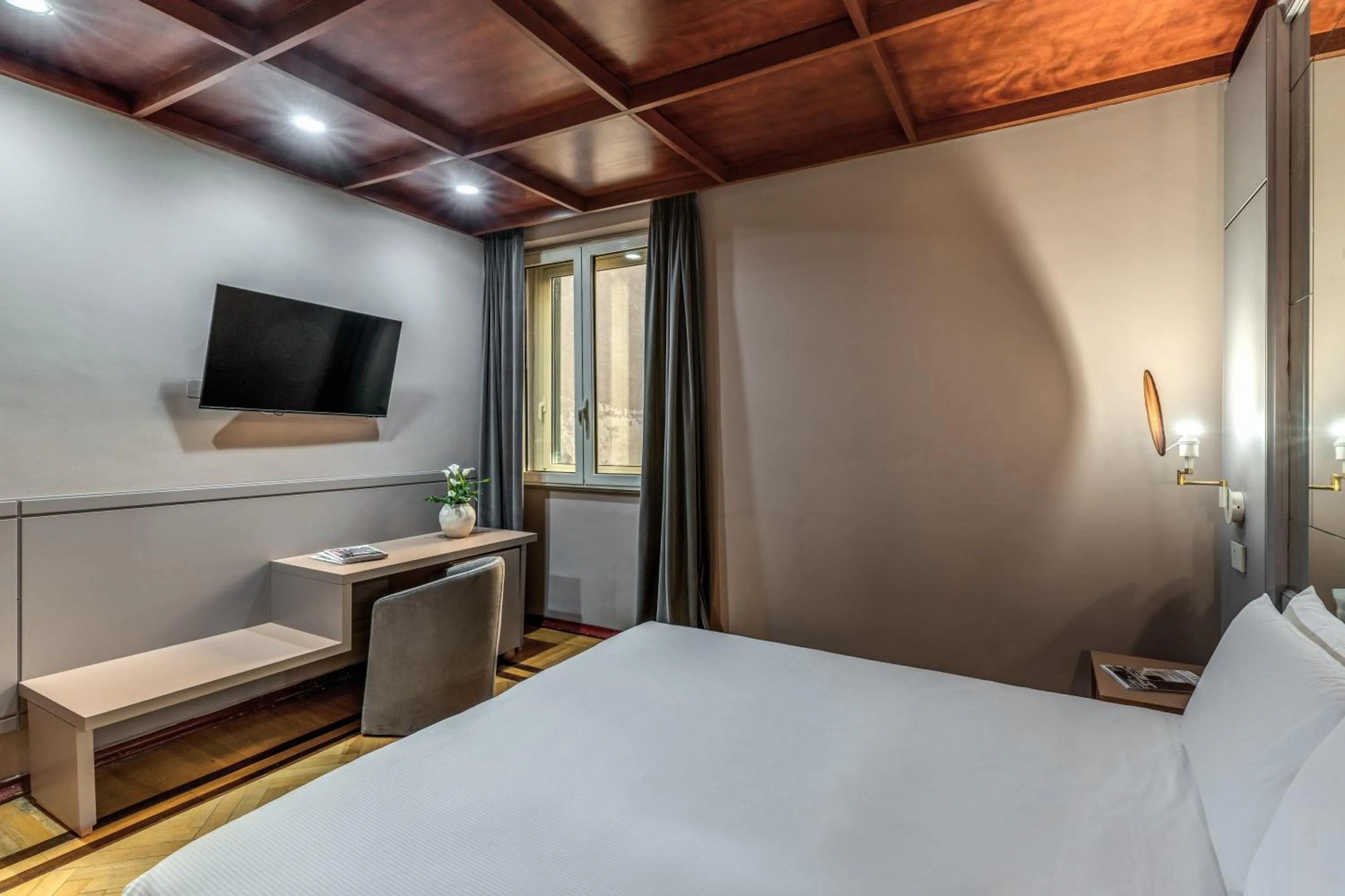 Bed in Madison Hotel