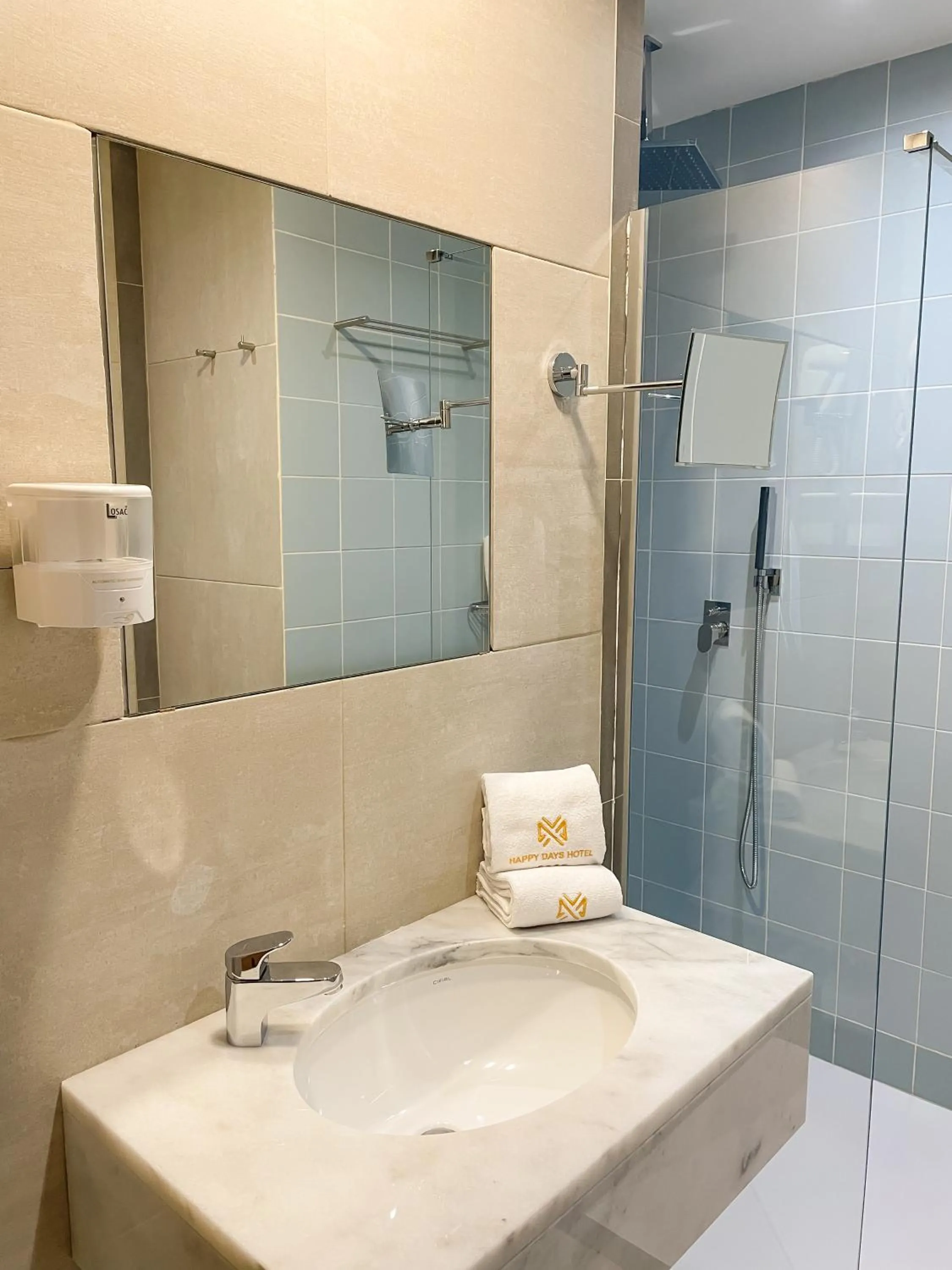 Shower in Hotel Happy Day