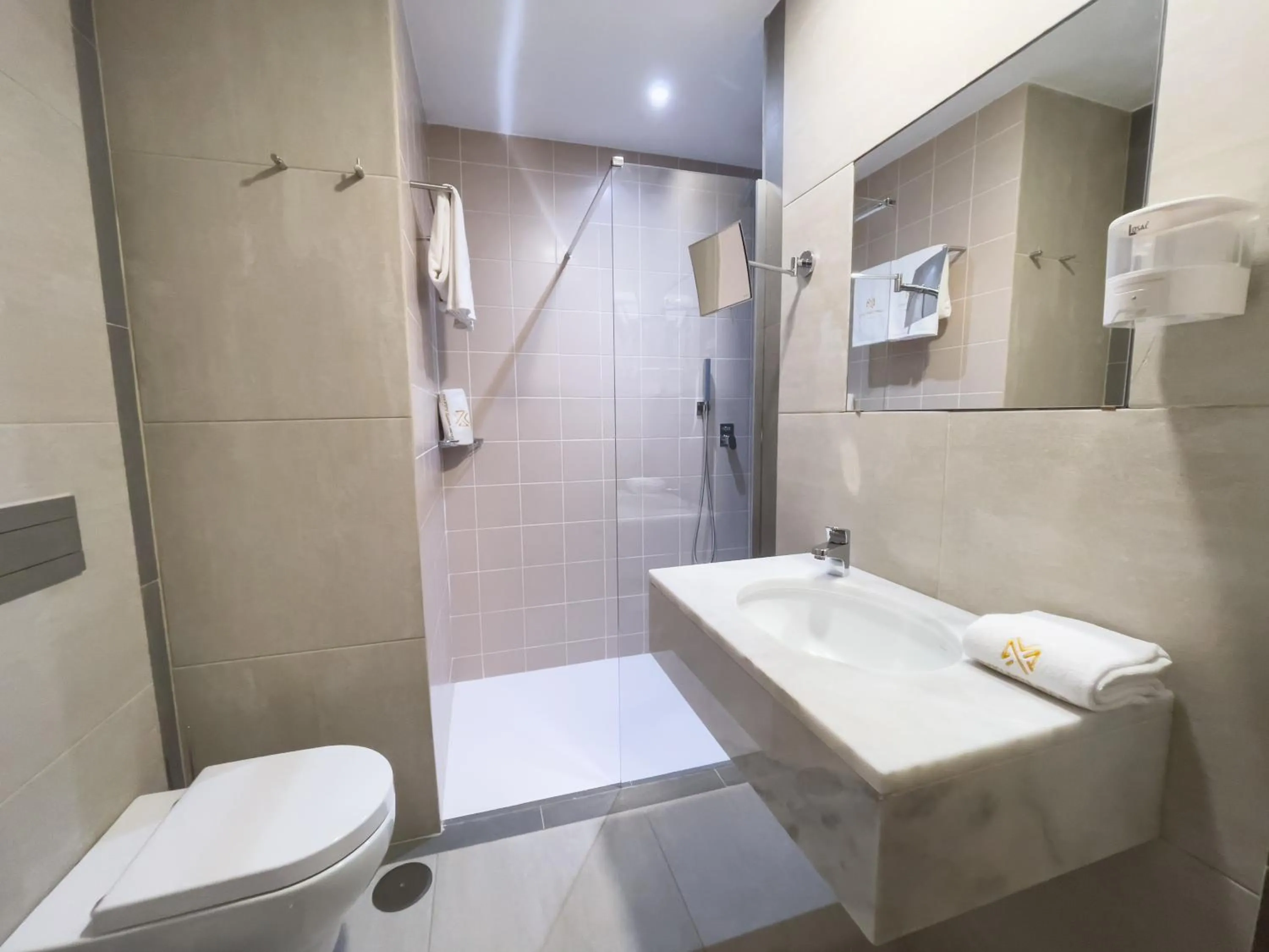 Bathroom in Hotel Happy Day