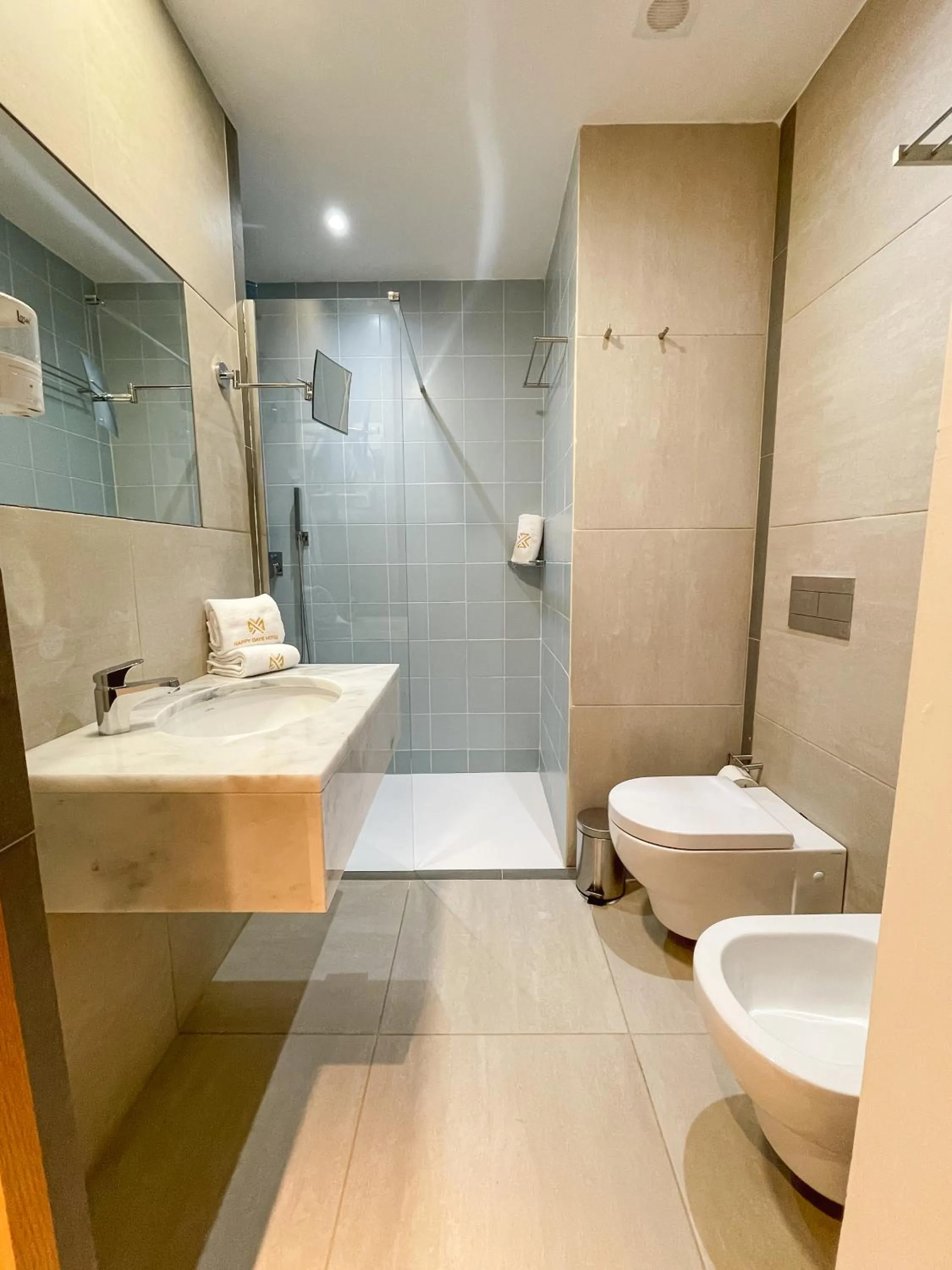 Shower in Hotel Happy Day