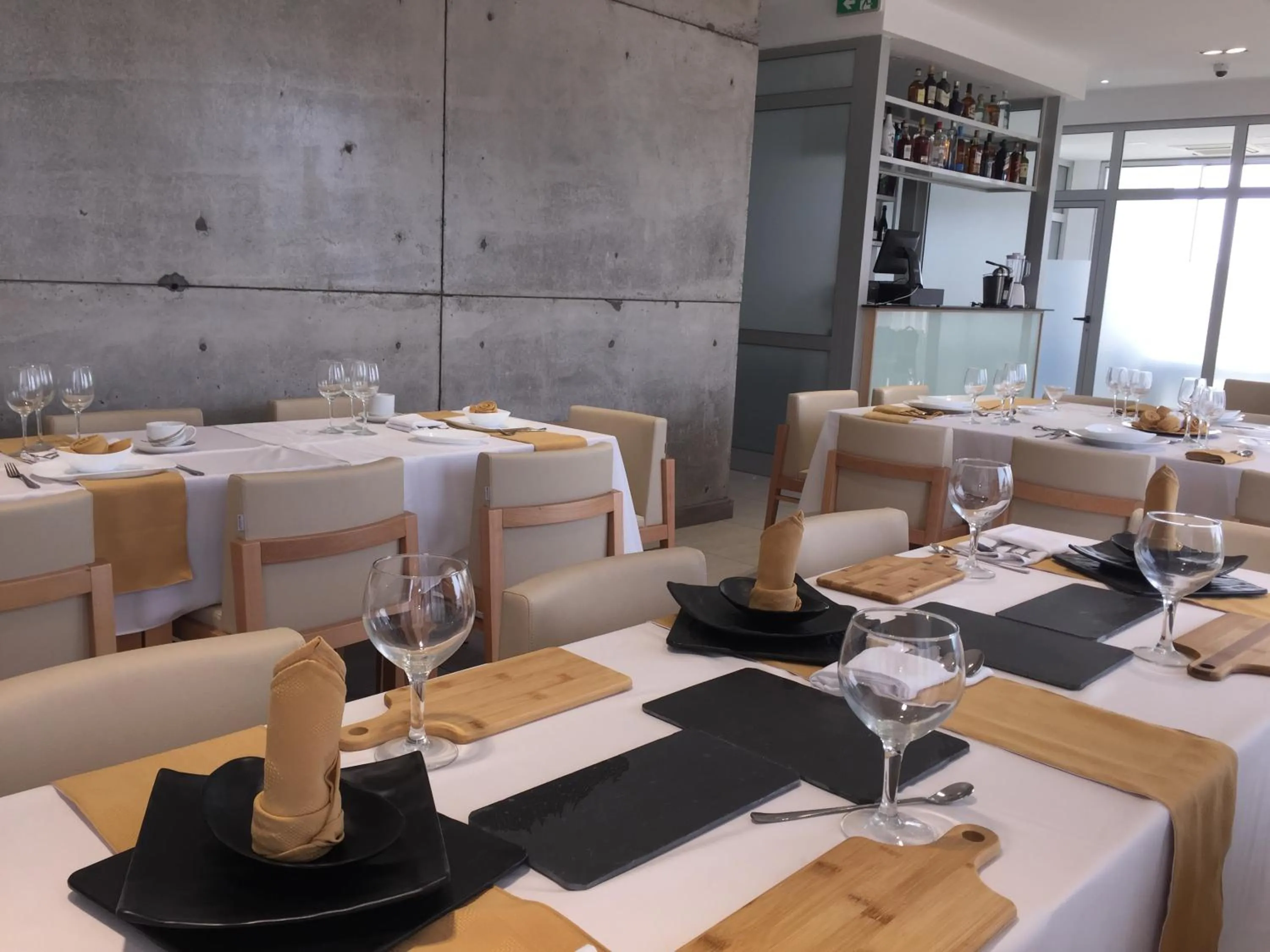 Restaurant/places to eat in Hotel Happy Day