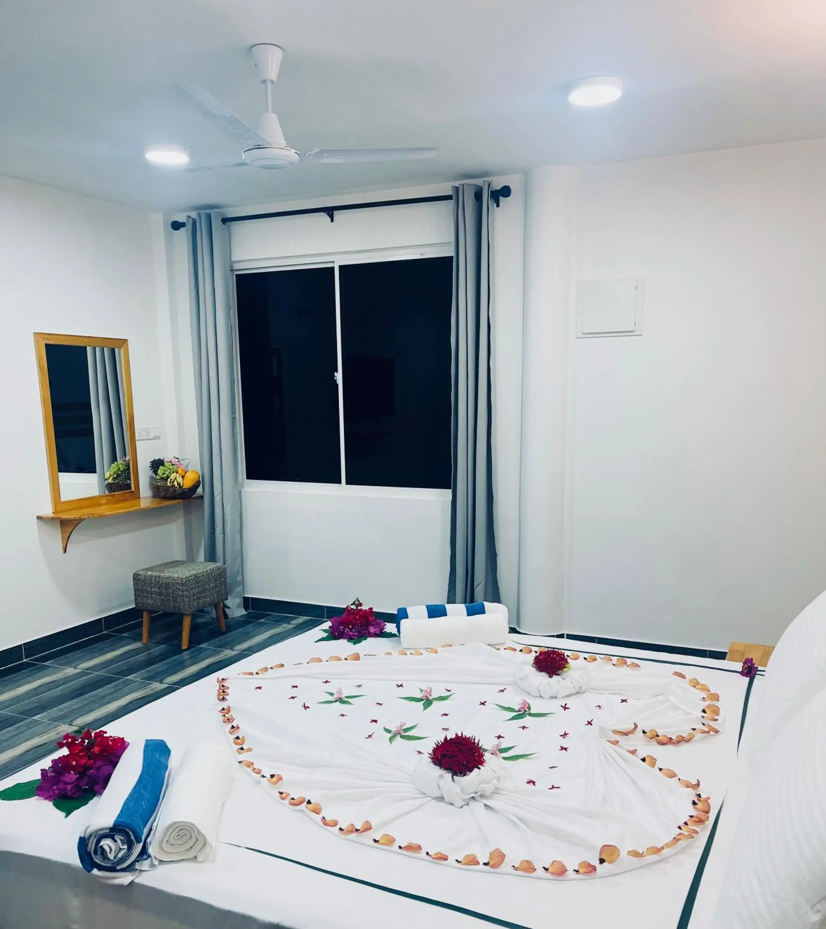 Deluxe Double Room in Ramzu Villa Thoddoo Deluxe Double Room in Ramzu Villa Thoddoo