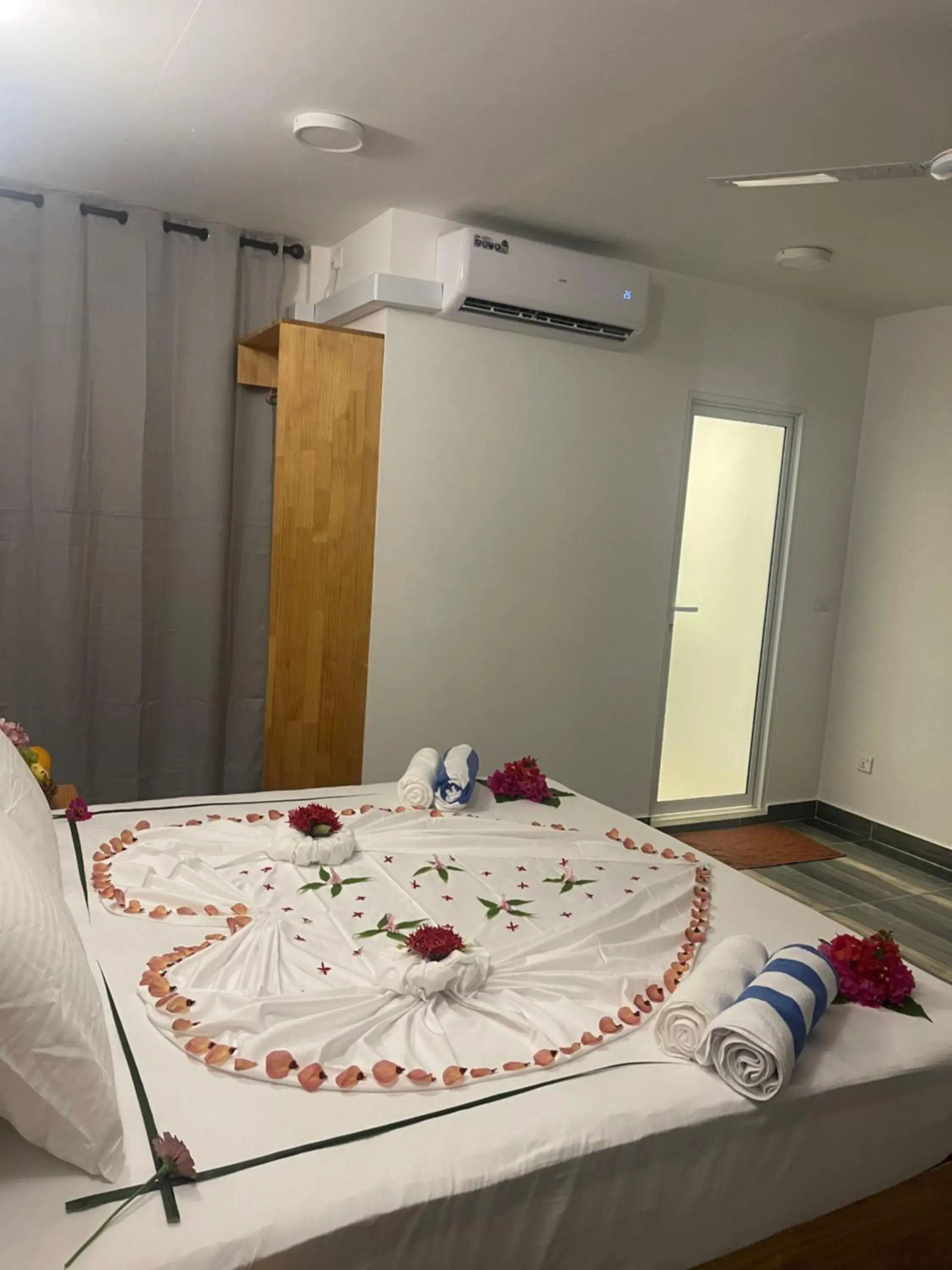 Deluxe Double Room in Ramzu Villa Thoddoo Deluxe Double Room in Ramzu Villa Thoddoo