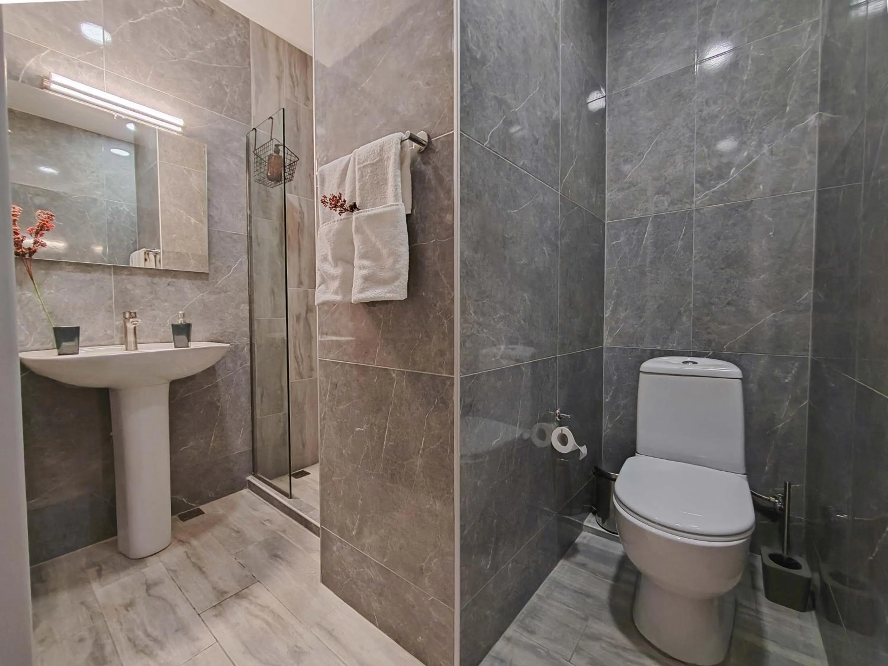 Shower in Round Garden Hotel