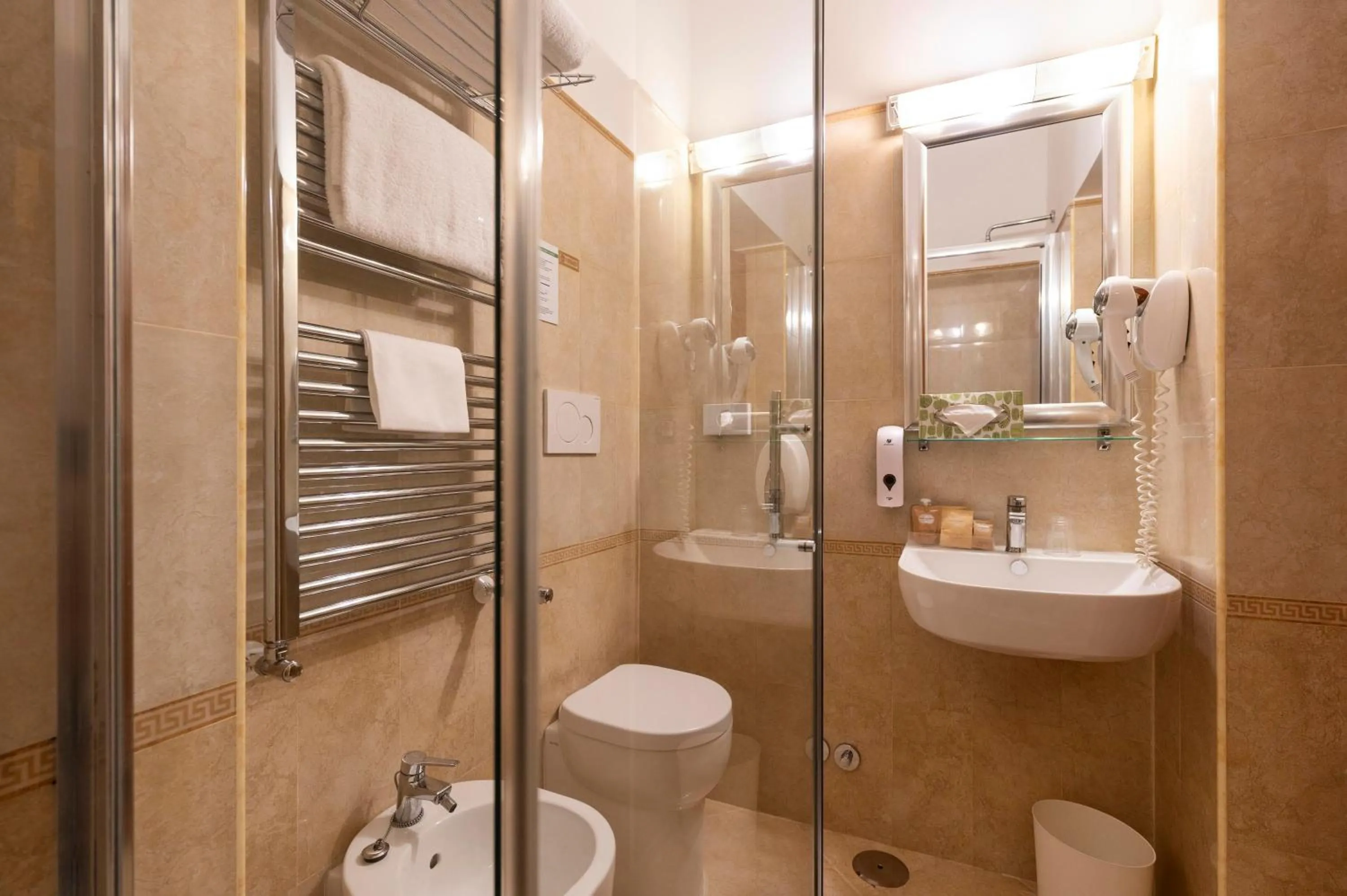 Shower in Hotel Hiberia