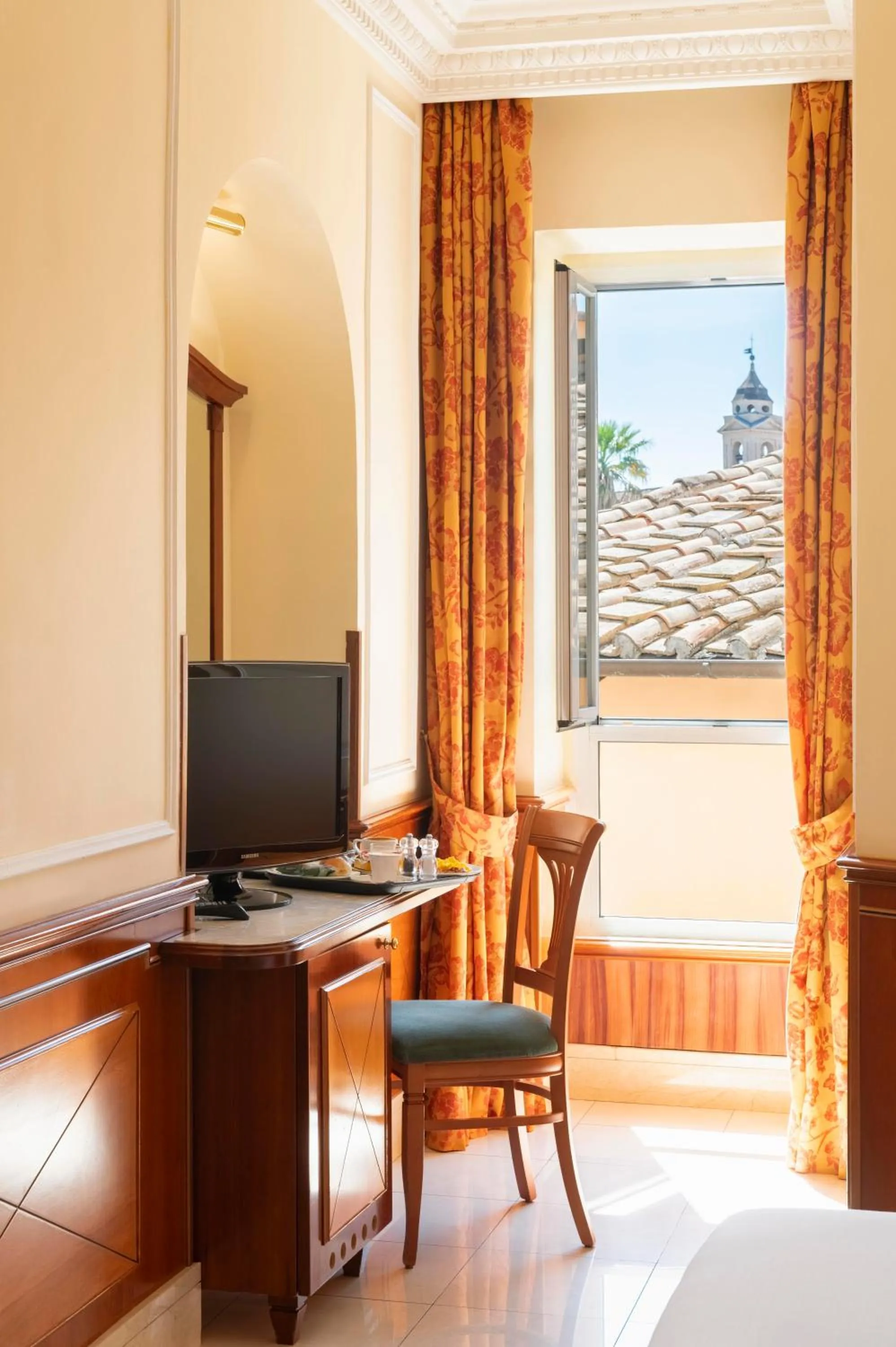 TV and multimedia in Hotel Hiberia