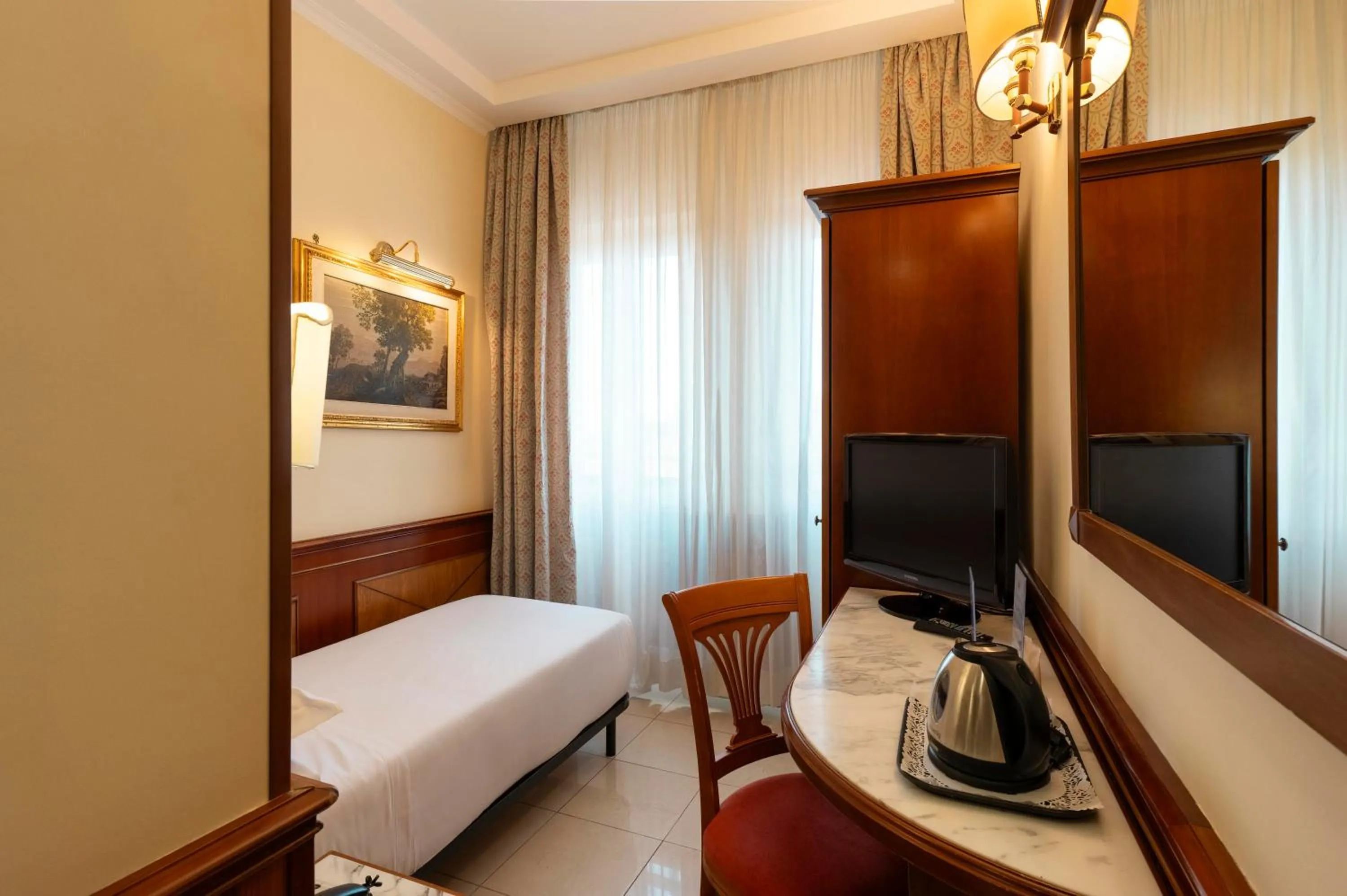 Photo of the whole room, Bed in Hotel Hiberia