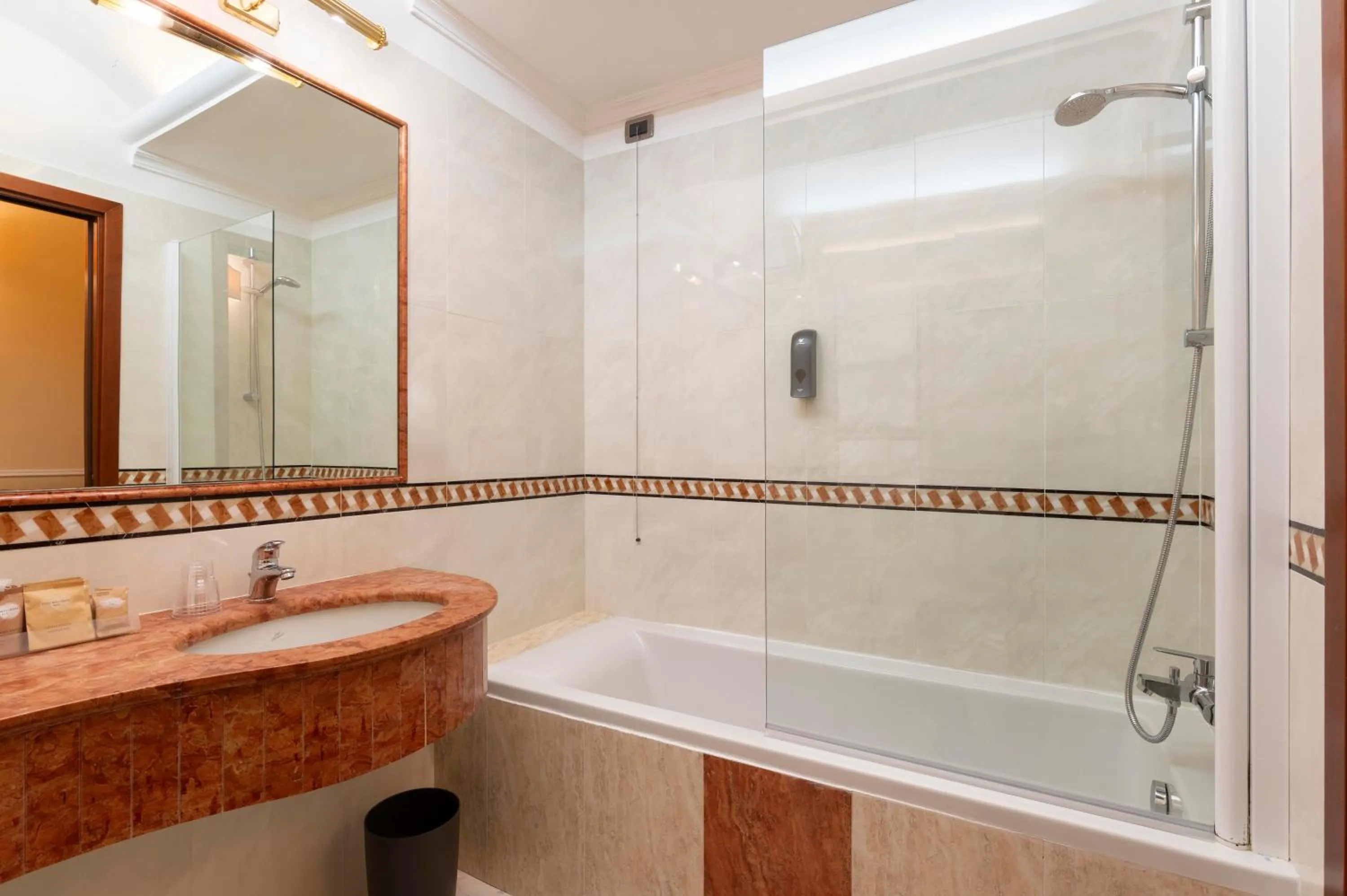 Bathroom in Hotel Hiberia