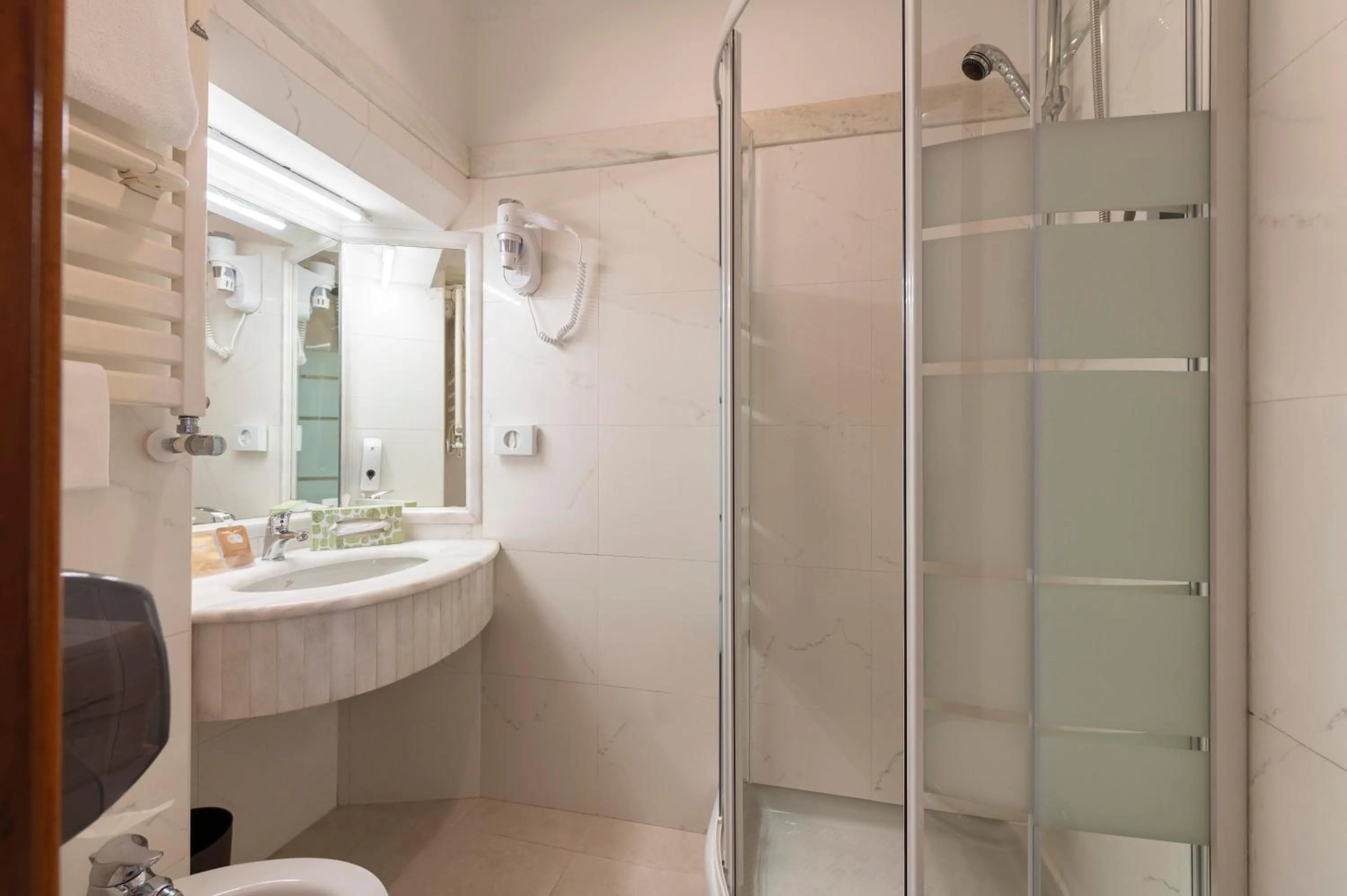 Shower in Hotel Hiberia