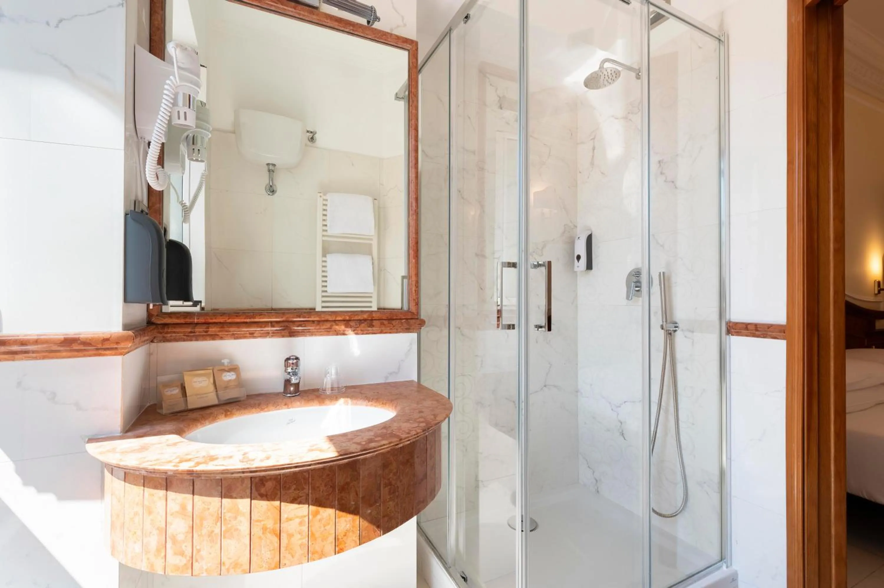 Shower in Hotel Hiberia