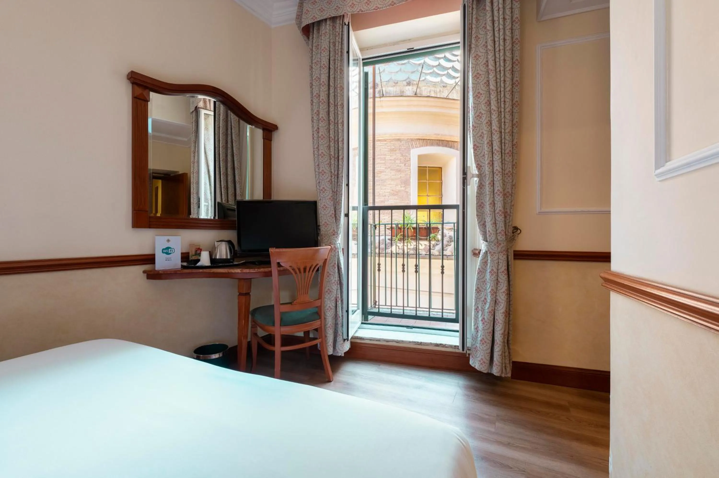 Photo of the whole room, Bed in Hotel Hiberia