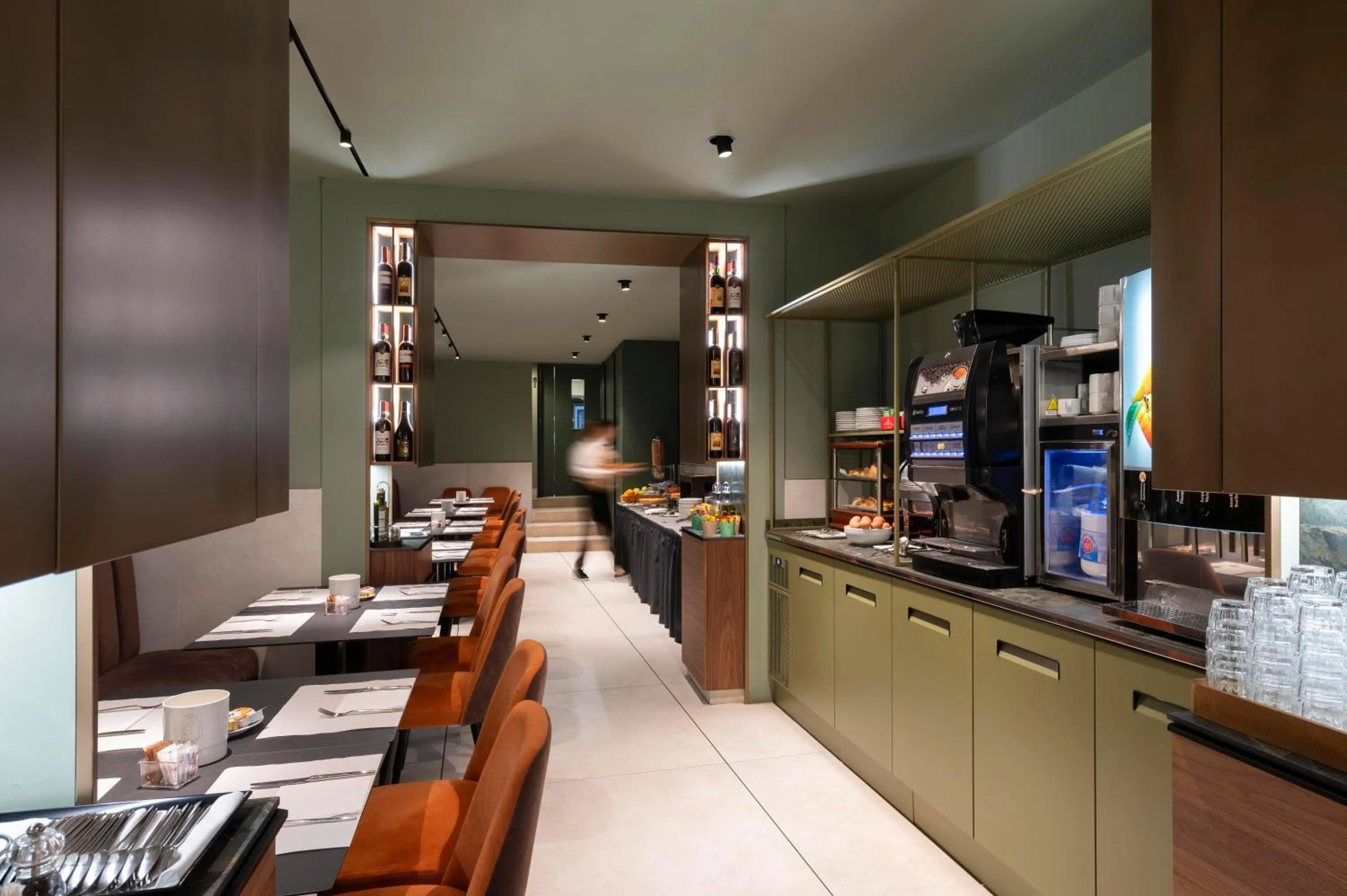 Restaurant/places to eat in Hotel Hiberia