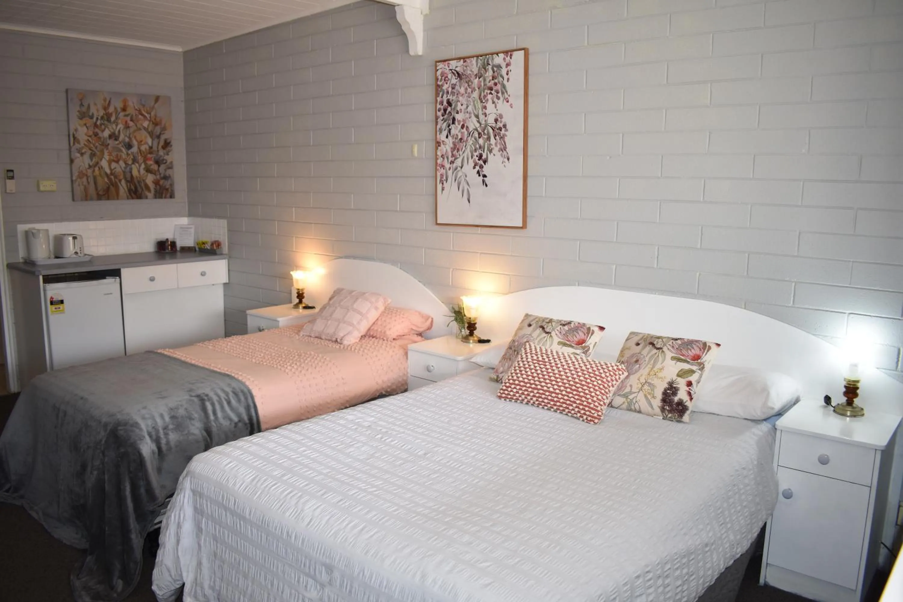 Bed in Peterborough Motel