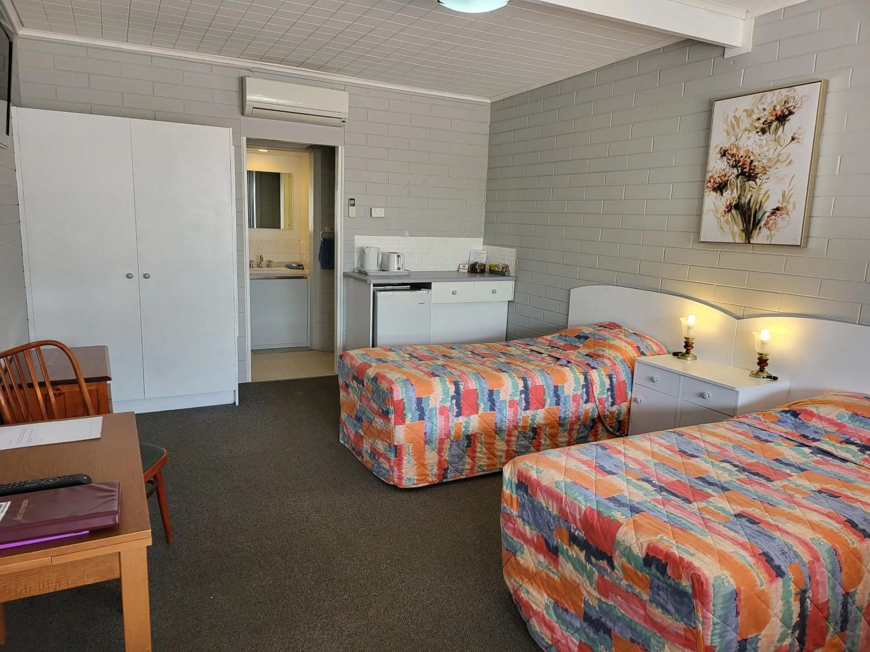 Bed in Peterborough Motel