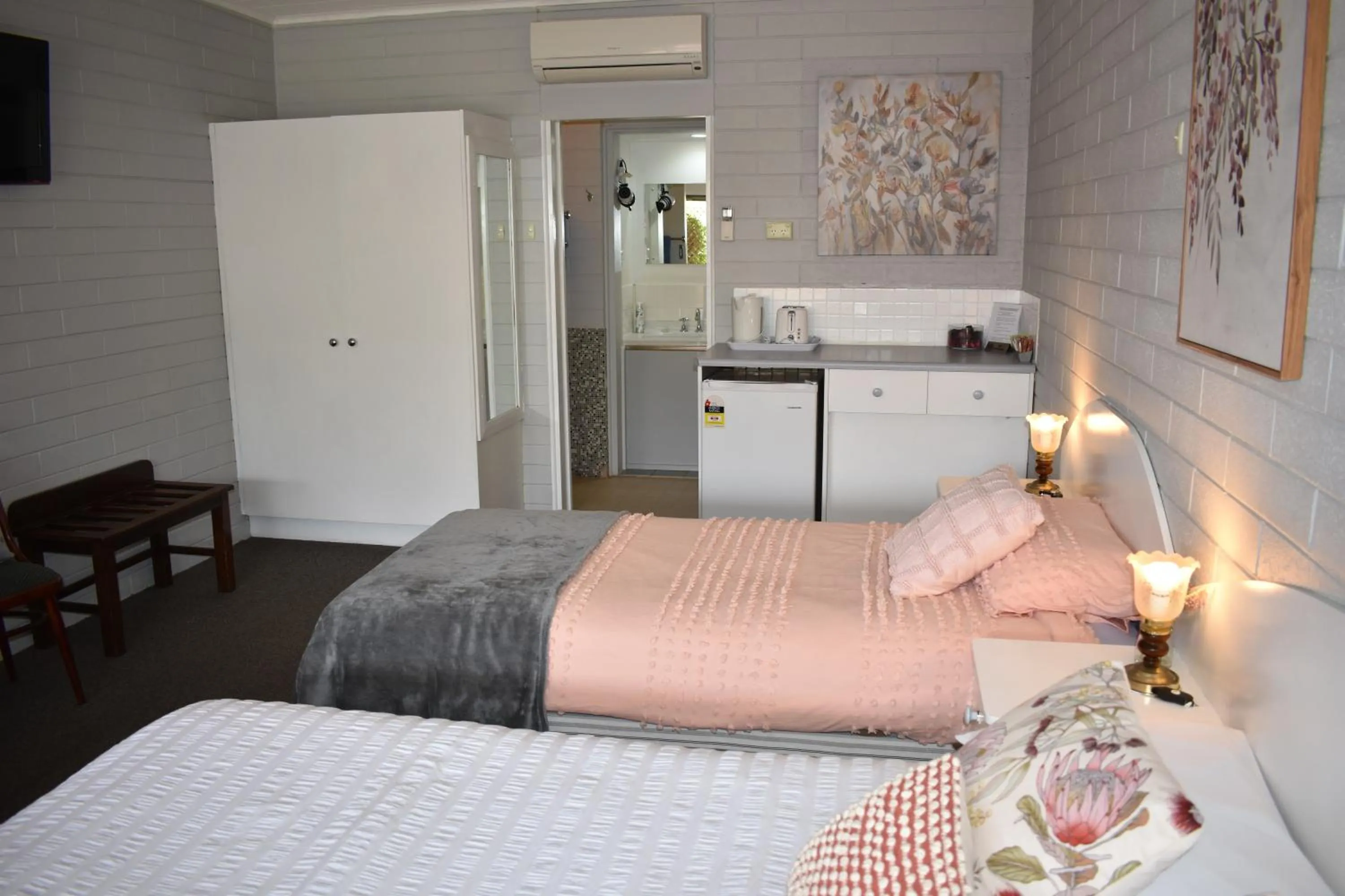 Bed in Peterborough Motel