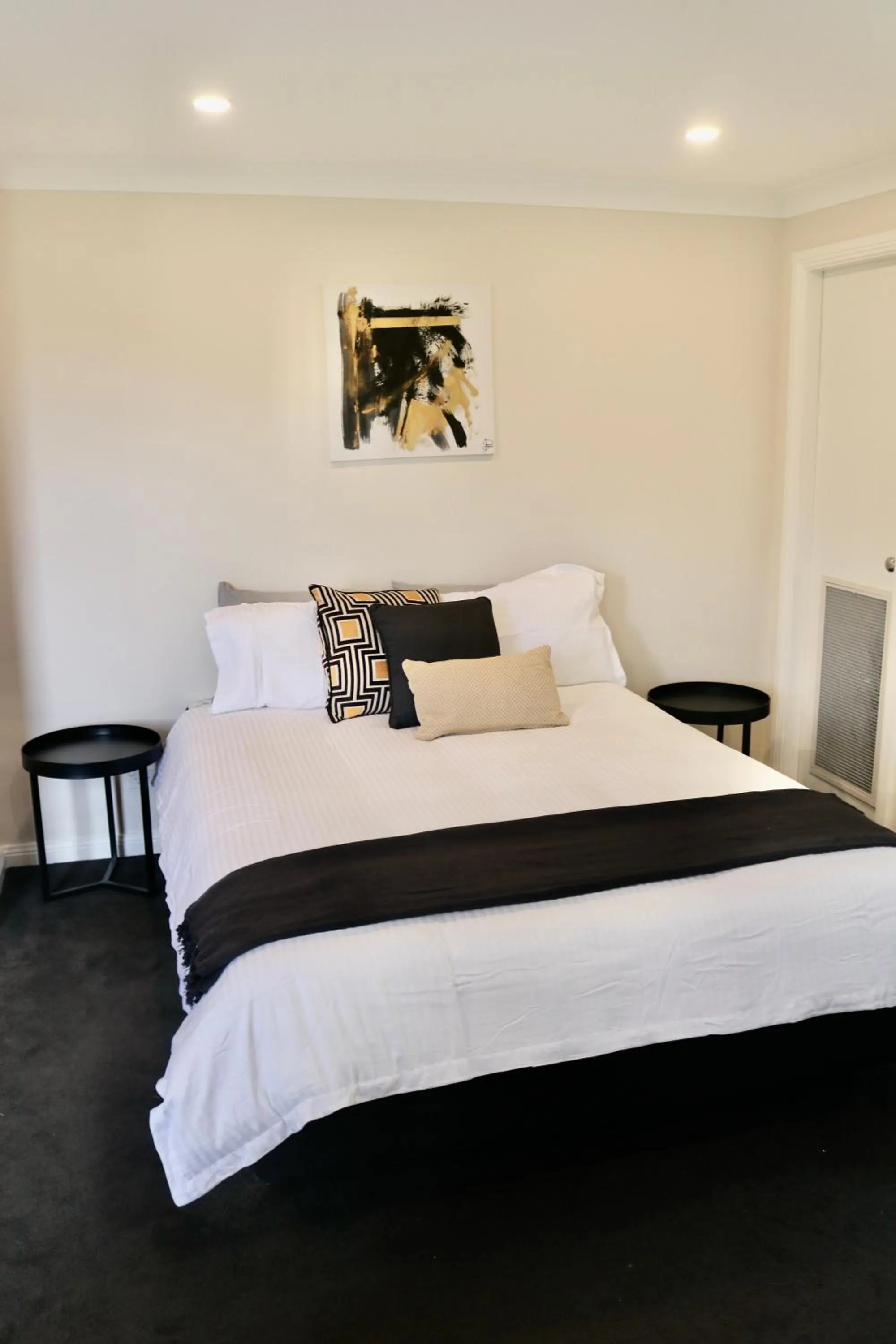 Bed in The Commercial Hotel Wallerawang