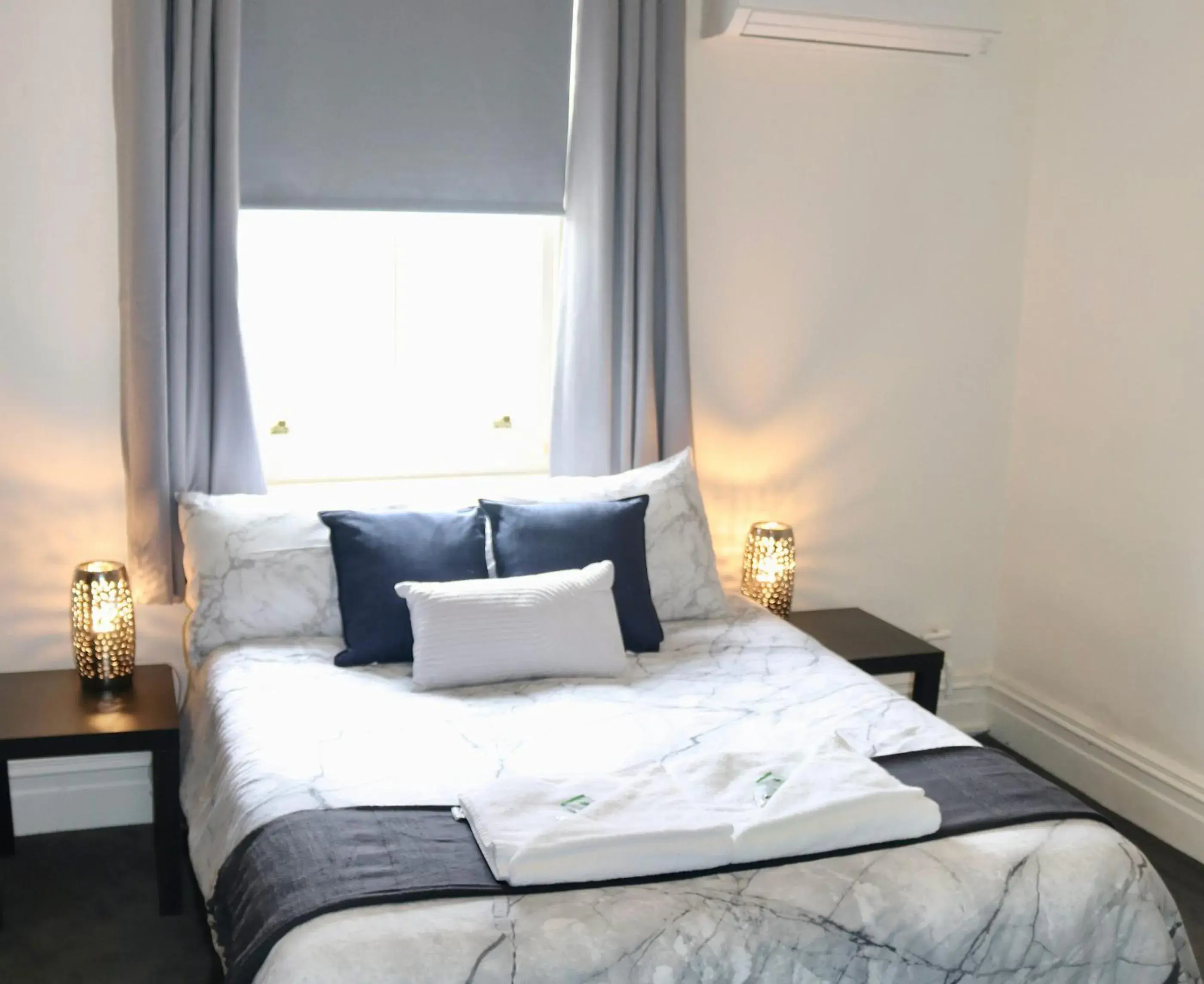 Standard Double Room with Shared Bathroom in The Commercial Hotel Wallerawang Standard Double Room with Shared Bathroom in The Commercial Hotel Wallerawang