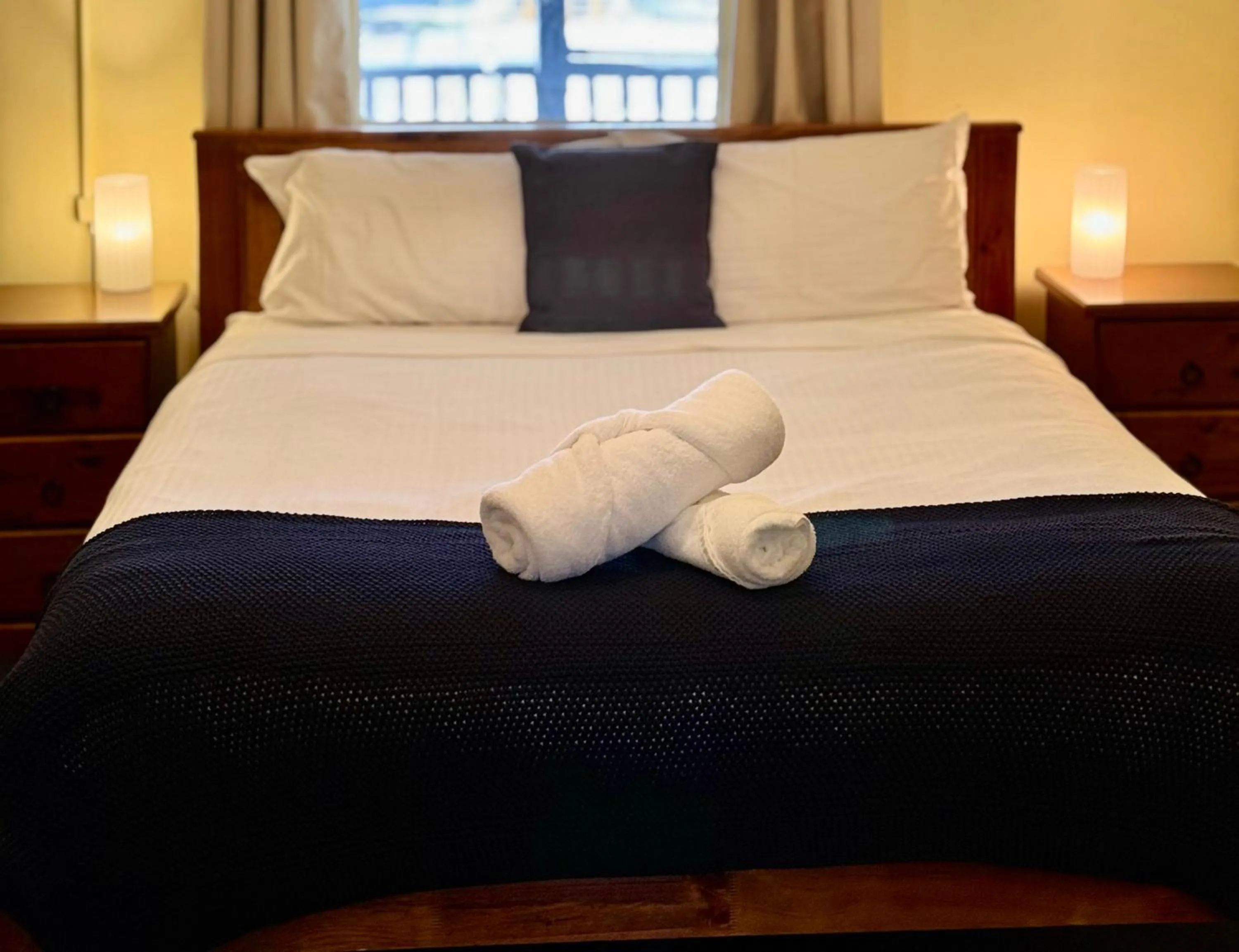 Bed in The Commercial Hotel Wallerawang